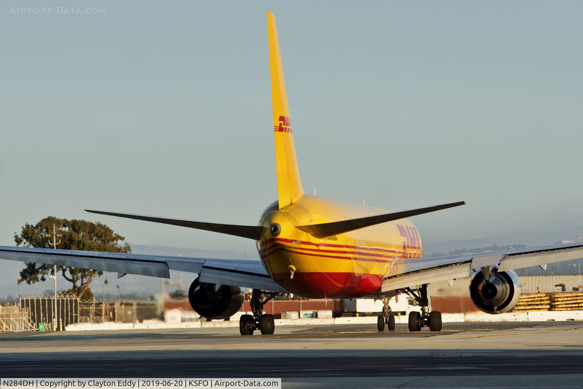 N284DH, 1996 Boeing 767-304/ER C/N 28040, SFO 2019.