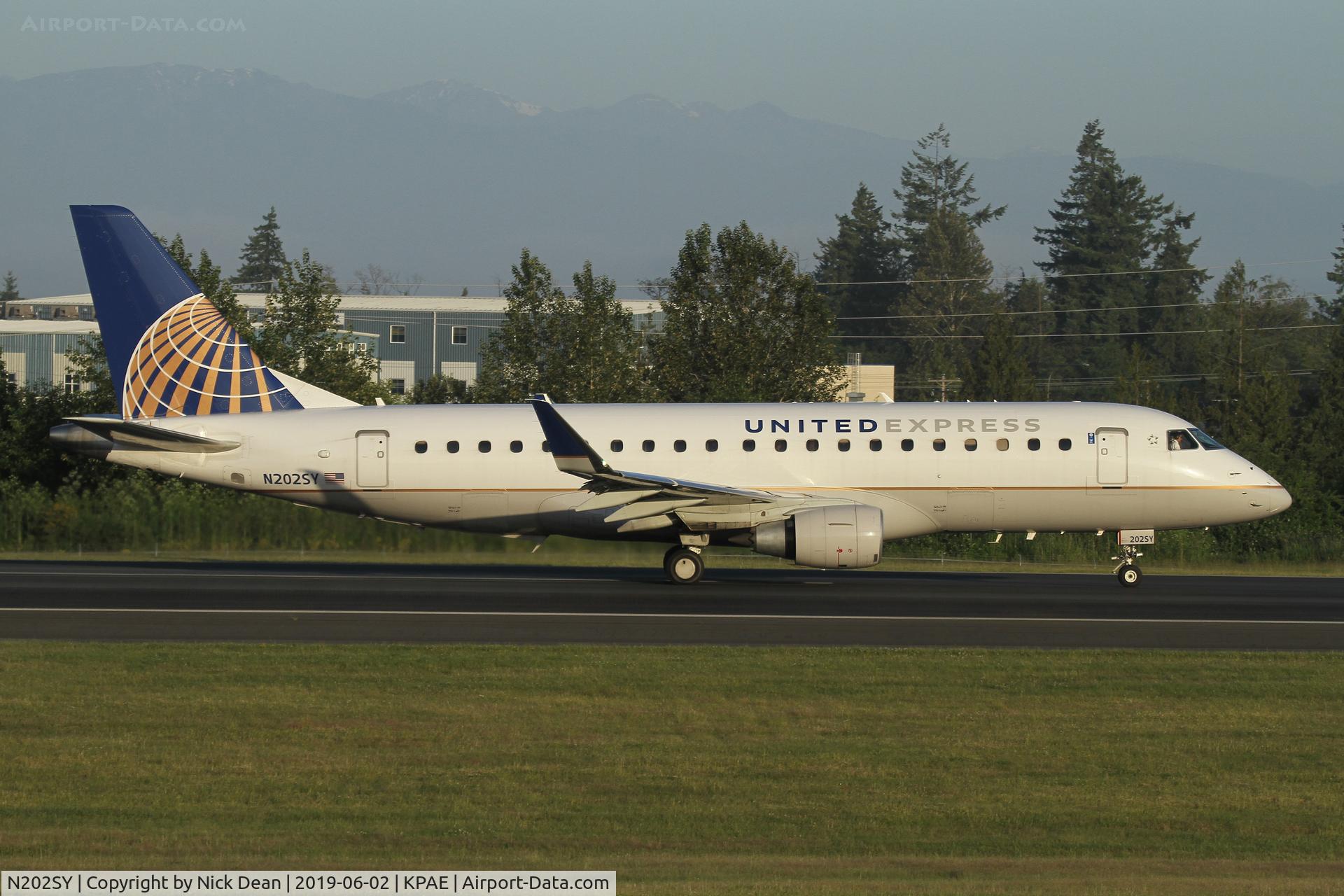 N202SY, 2016 Embraer 175LR (ERJ-170-200LR) C/N 17000624, PAE/KPAE