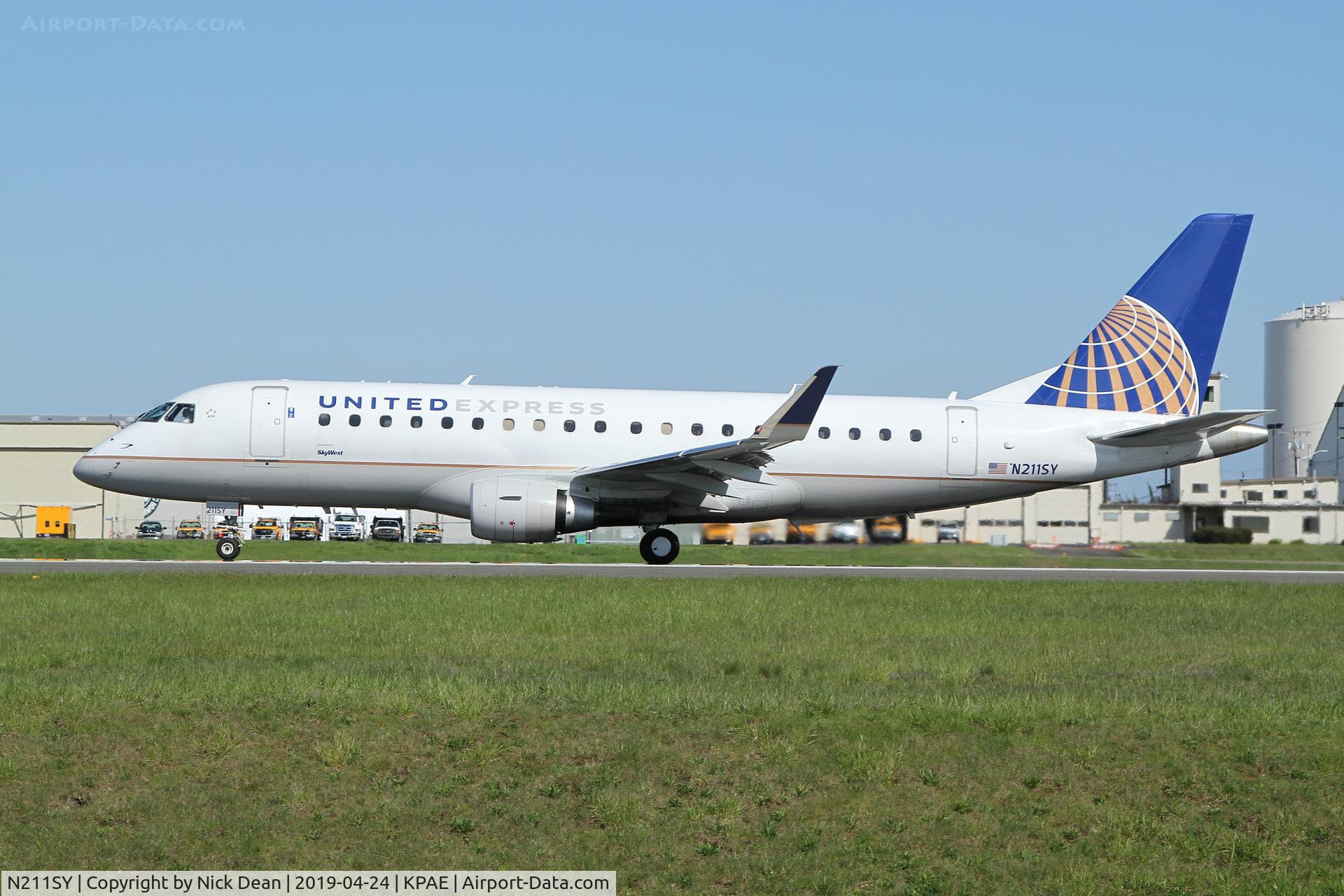 N211SY, 2017 Embraer 175LR (ERJ-170-200LR) C/N 17000646, PAE/KPAE
