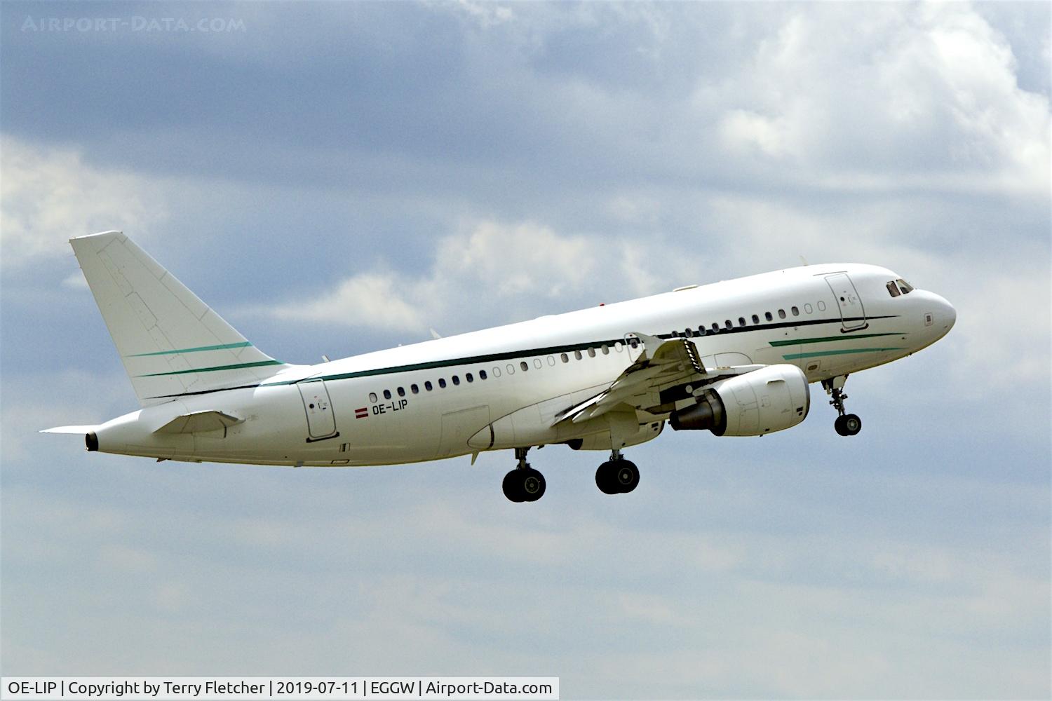OE-LIP, 2008 Airbus ACJ319 (A319-115/CJ) C/N 3632, At Luton