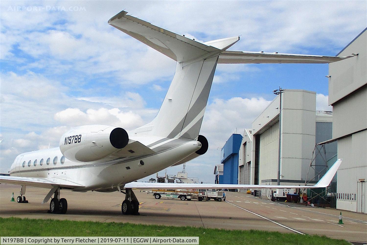 N197BB, 2014 Gulfstream Aerospace G550 C/N 5519, At Luton