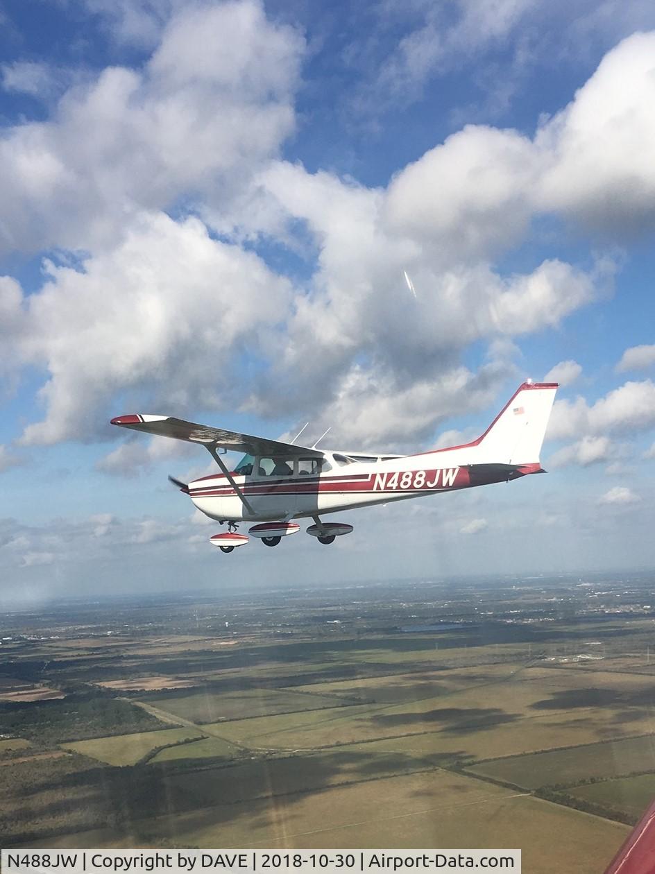 N488JW, 1973 Cessna 172M C/N 17261113, Air shot