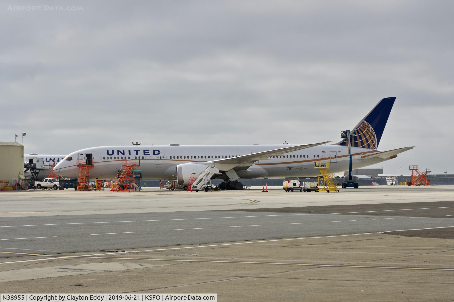 N38955, 2015 Boeing 787-9 Dreamliner C/N 37814, SFO 2019.
