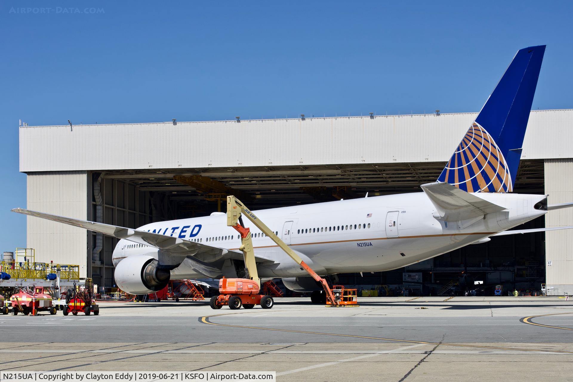 N215UA, 2000 Boeing 777-222 C/N 30221, SFO 2019.