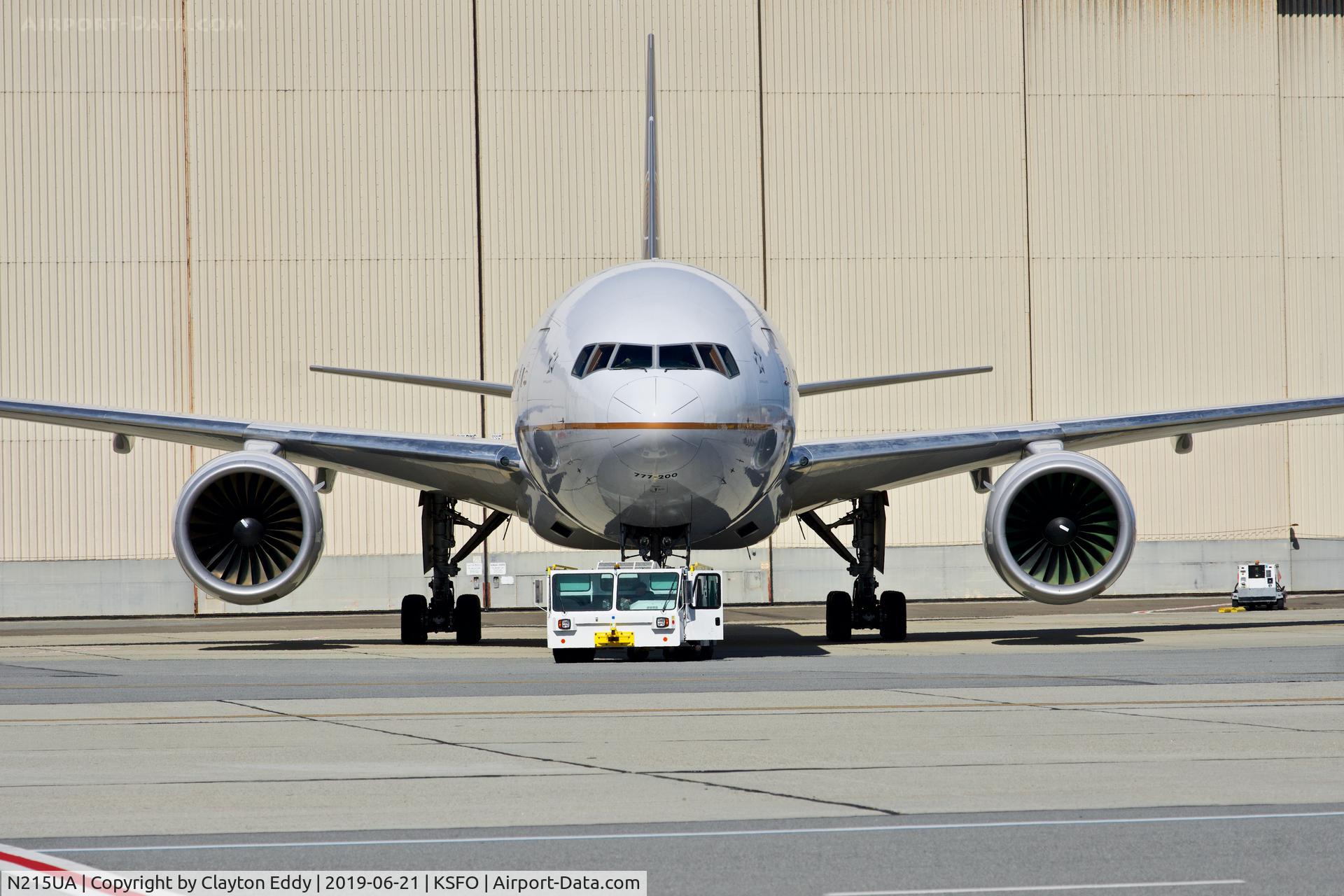 N215UA, 2000 Boeing 777-222 C/N 30221, SFO 2019.