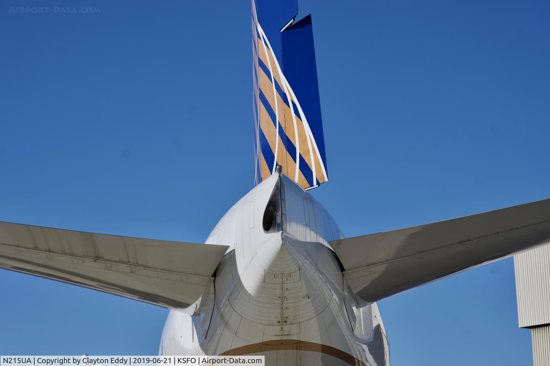 N215UA, 2000 Boeing 777-222 C/N 30221, SFO 2019.