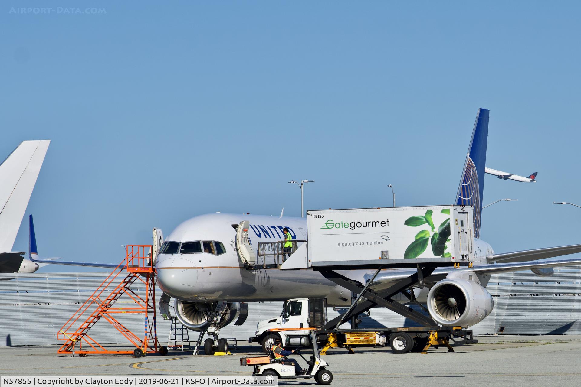 N57855, 2004 Boeing 757-324 C/N 32814, SFO 2019.