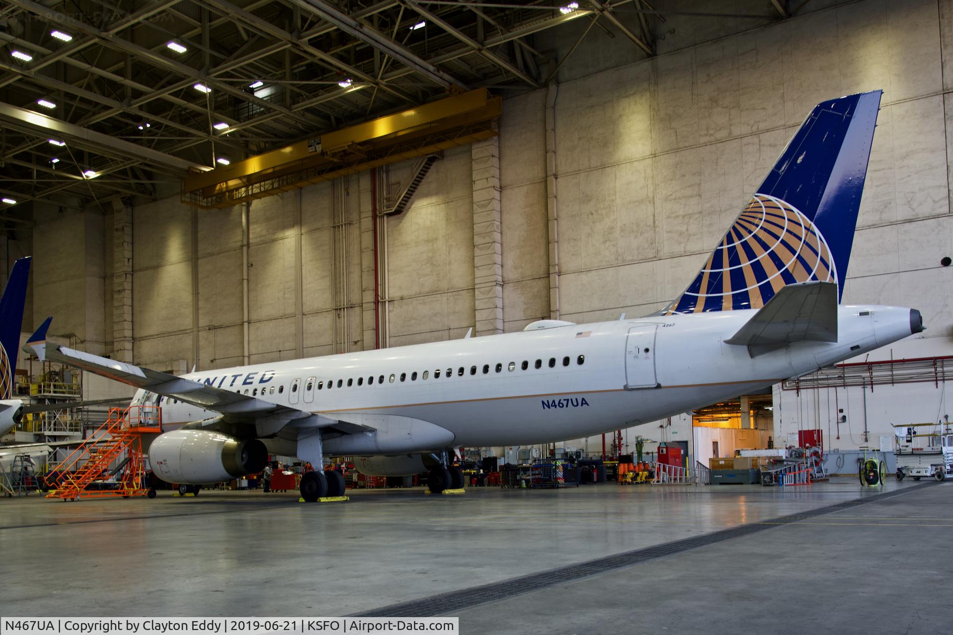 N467UA, 2000 Airbus A320-232 C/N 1359, SFO 2019.