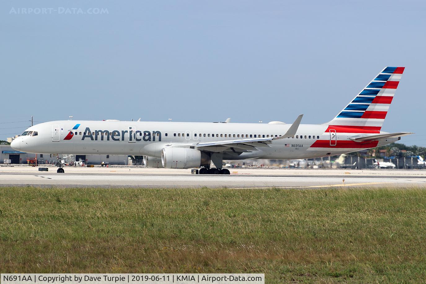 N691AA, 1993 Boeing 757-223 C/N 25697, Preparing to take-off for some destination.