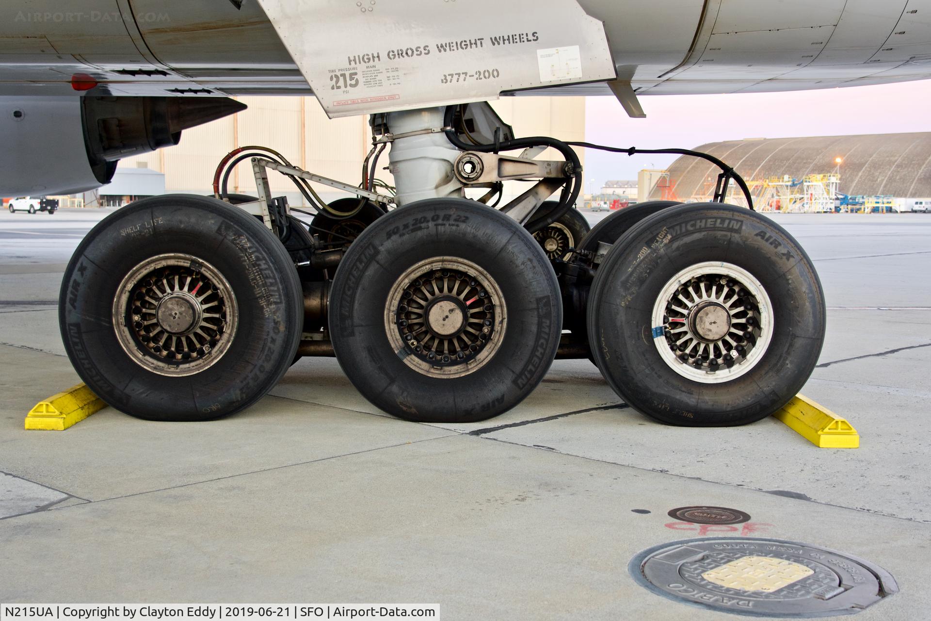 N215UA, 2000 Boeing 777-222 C/N 30221, SFO 2019.