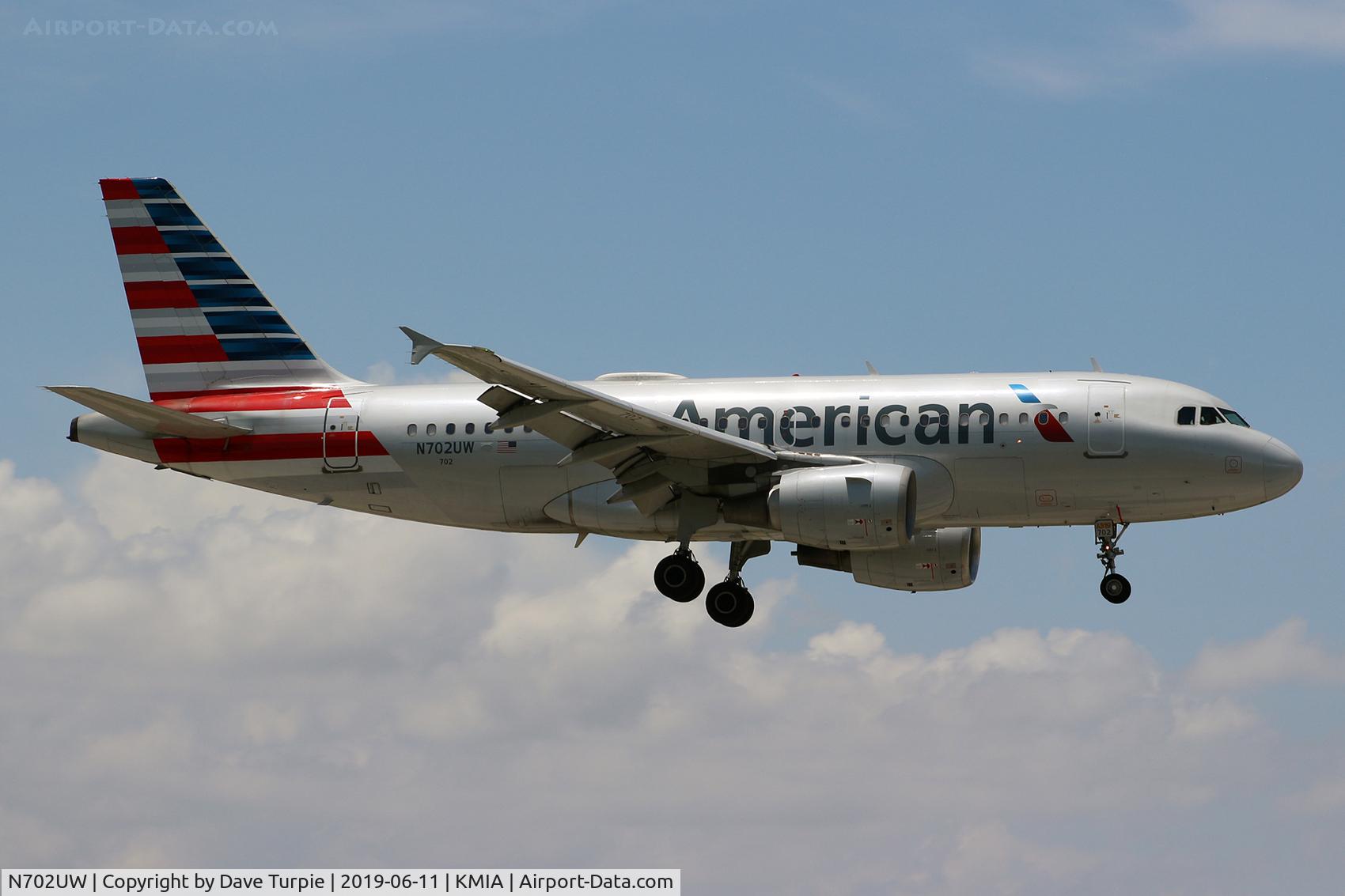 N702UW, 1998 Airbus A319-112 C/N 0896, In controlled flight.