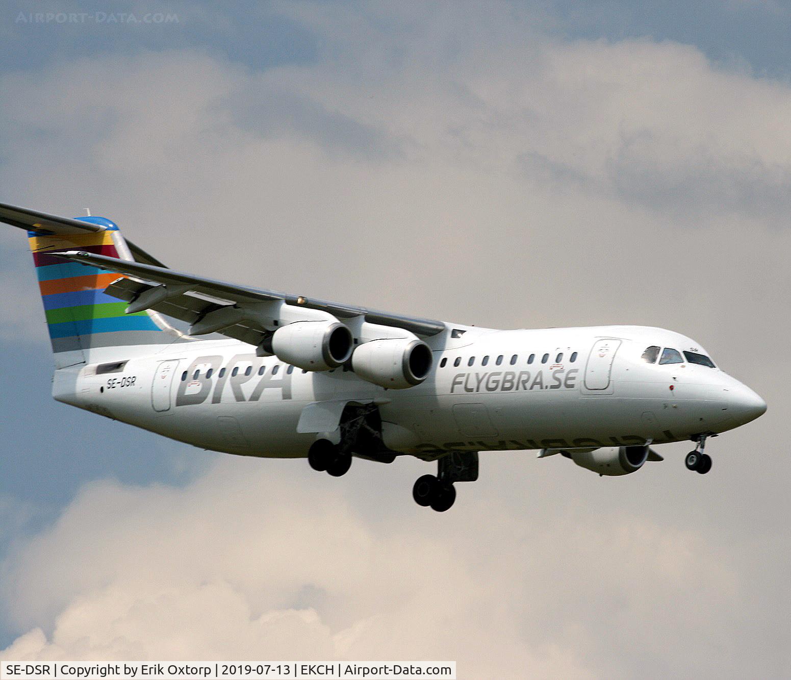 SE-DSR, 1994 British Aerospace Avro 146-RJ100A C/N E3244, SE-DSR landing rw 04L