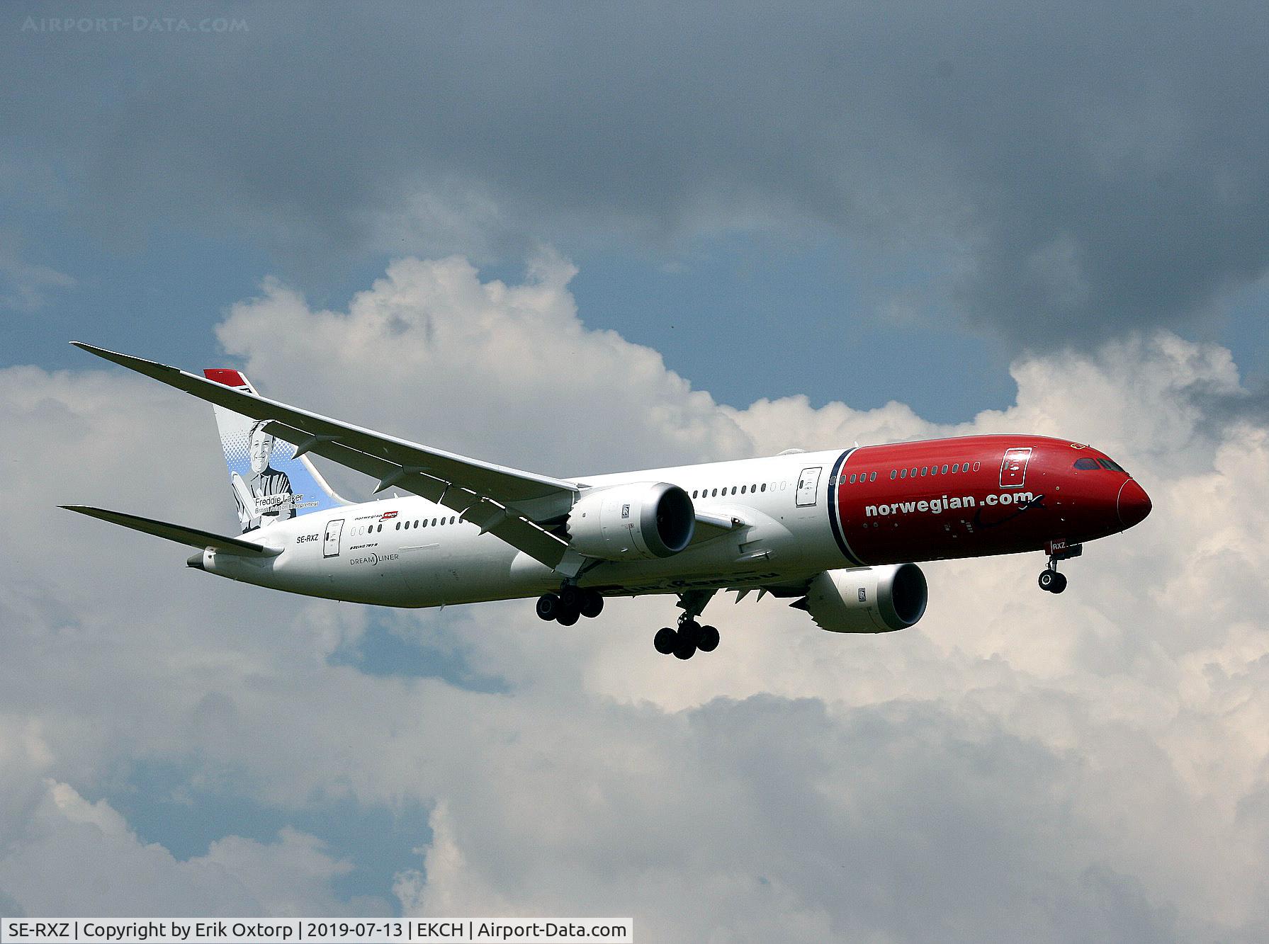 SE-RXZ, 2018 Boeing 787-9 Dreamliner C/N 38895, SE-RXZ landing rw 04L