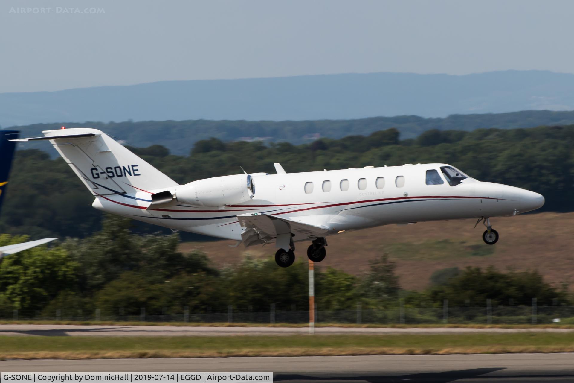 G-SONE, 2001 Cessna 525A CitationJet CJ2 C/N 525A-0031, Landing RWY 09