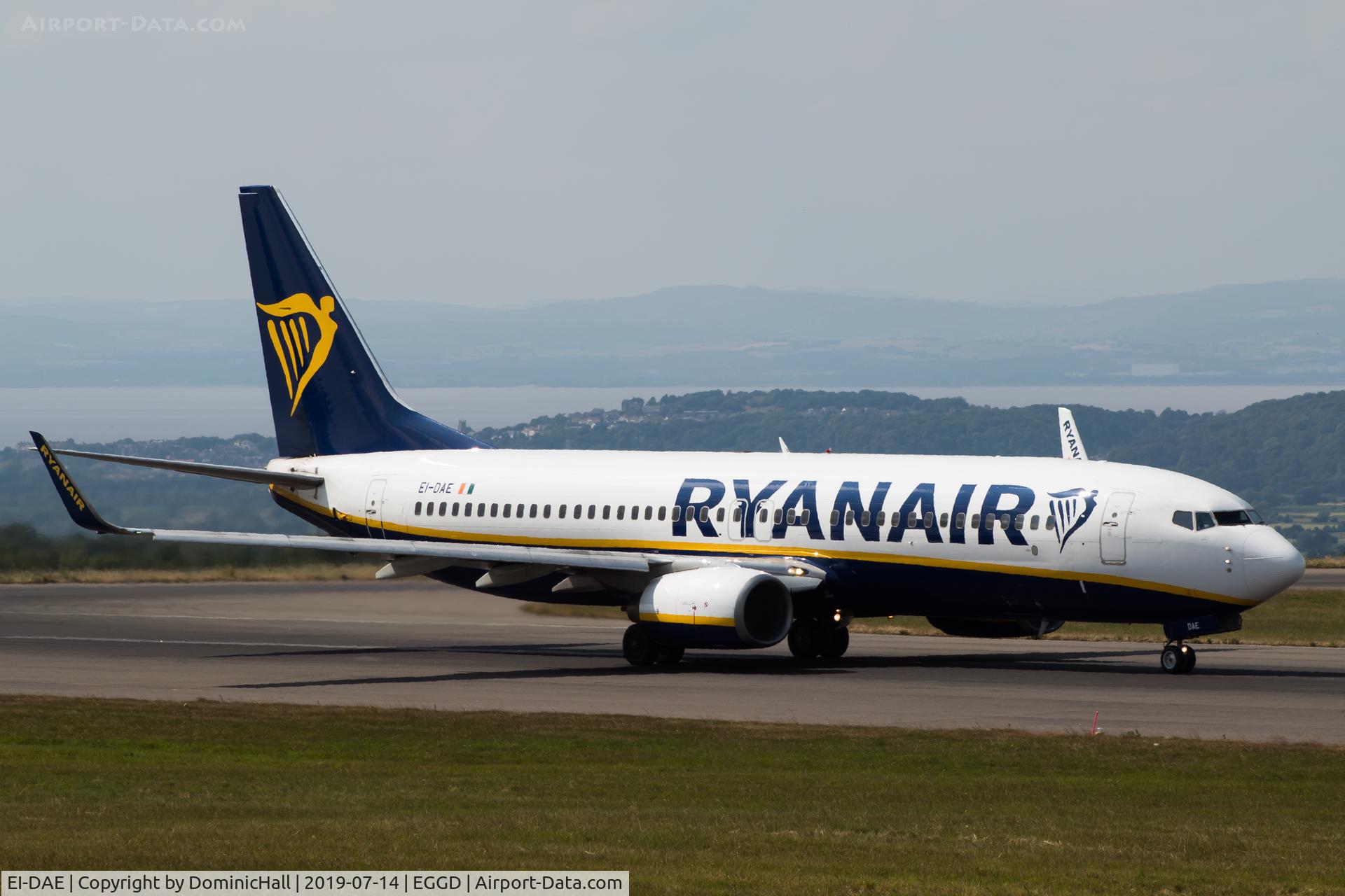 EI-DAE, 2002 Boeing 737-8AS C/N 33545, Departing RWY 09