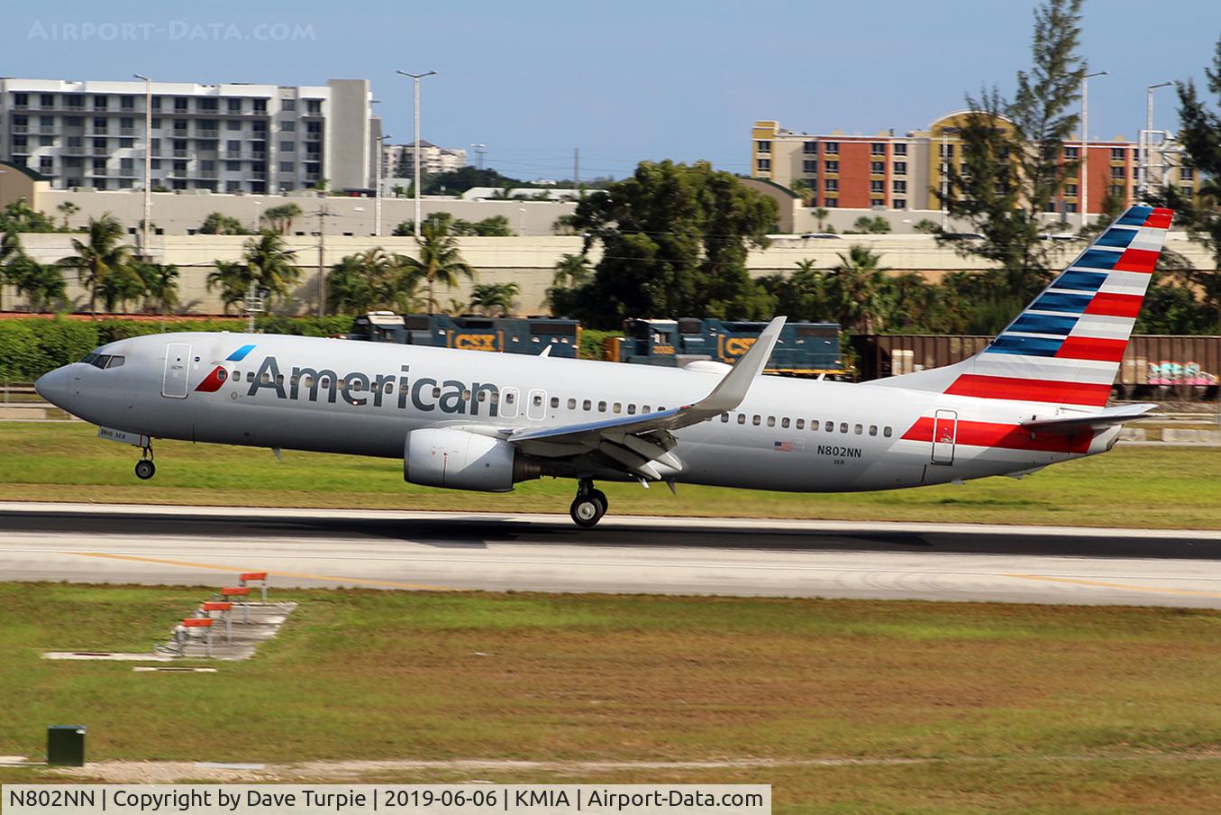 N802NN, 2009 Boeing 737-823 C/N 31073, Another plane landing at MIA.