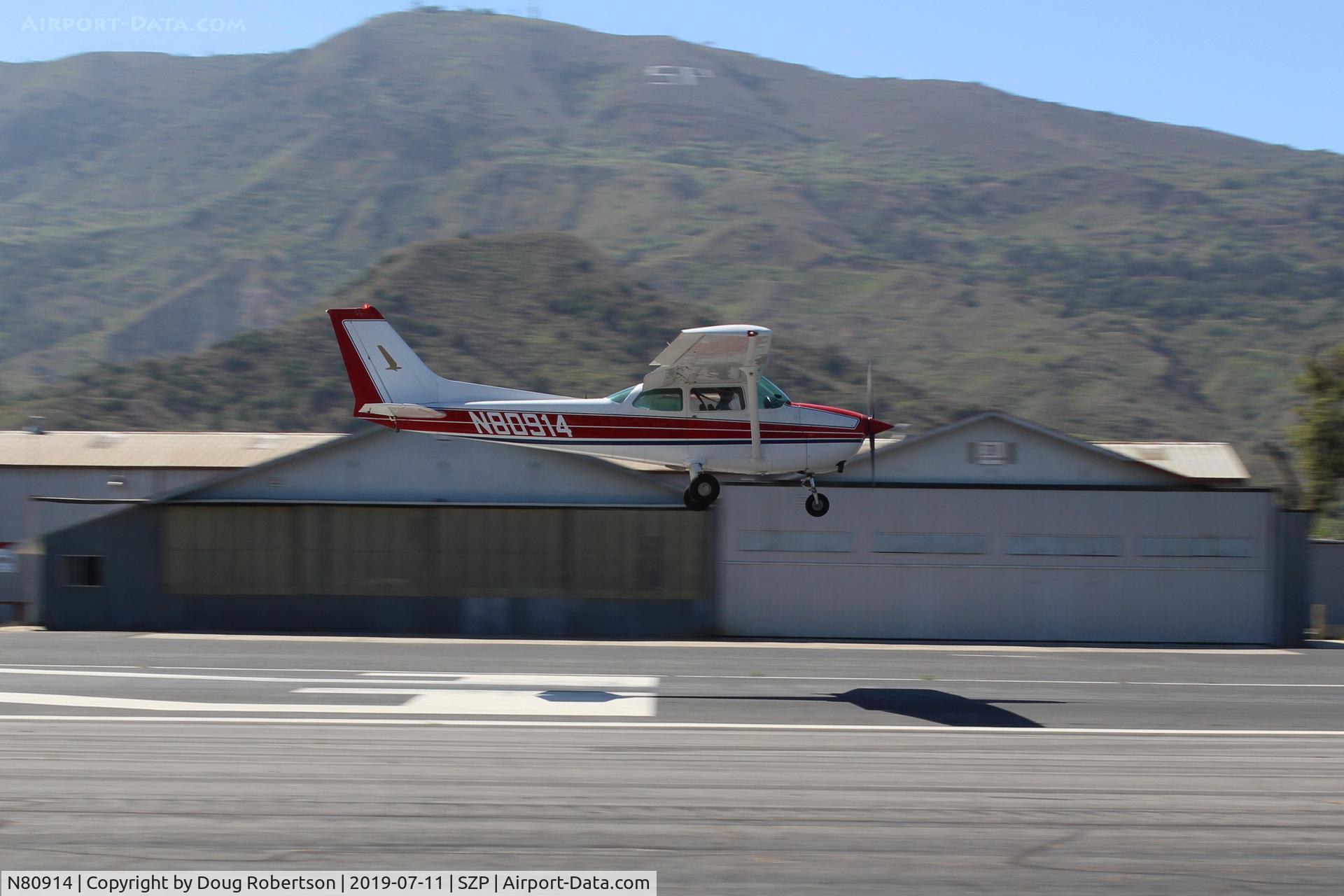 N80914, 1976 Cessna 172M C/N 17266799, 1976 Cessna 172M SKYHAWK, Lycoming O-320-E2D 150 Hp, on final Rwy 22