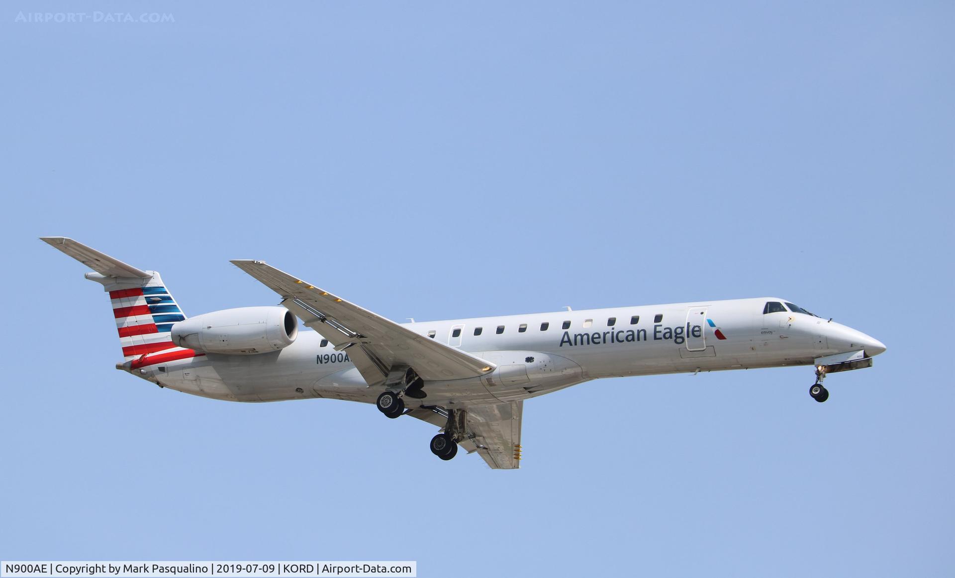 N900AE, 2004 Embraer ERJ-145LR (EMB-145LR) C/N 14500885, EMB-145LR