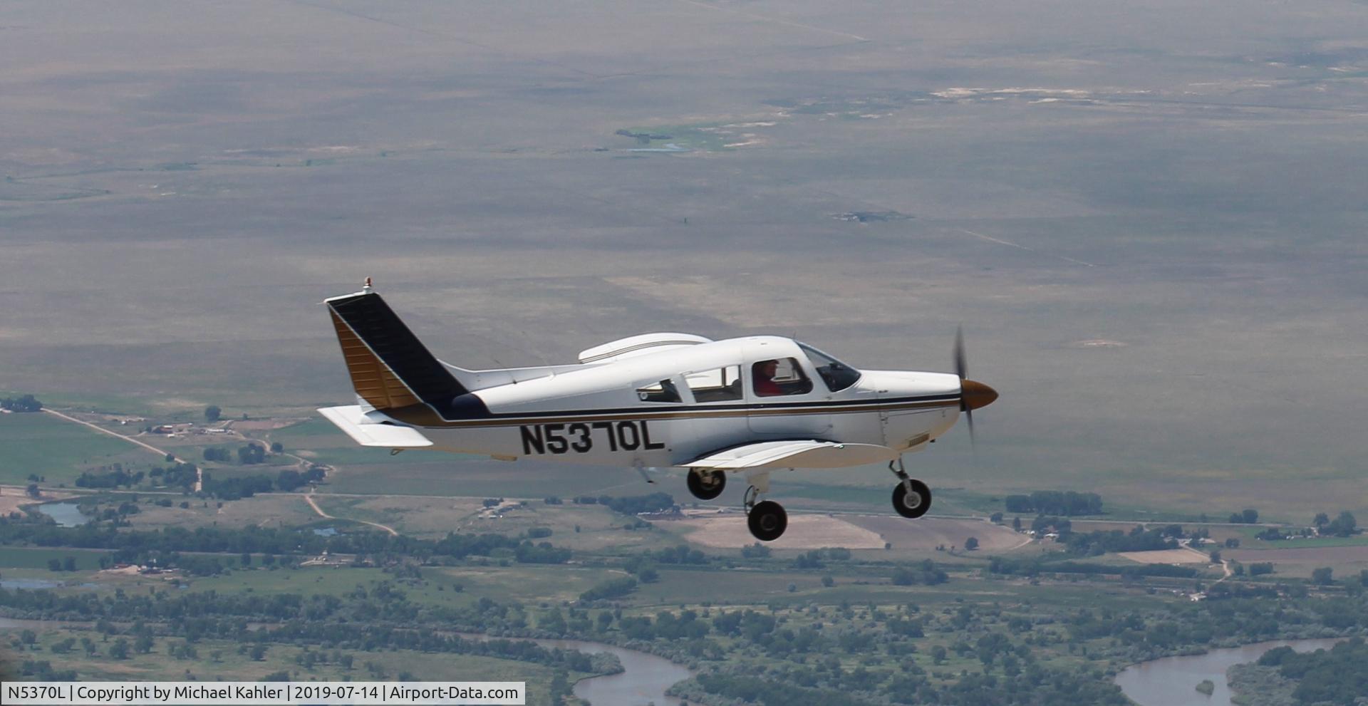 N5370L, 1968 Piper PA-28-180 C/N 28-4676, over the Arkansas on the way to Pueblo