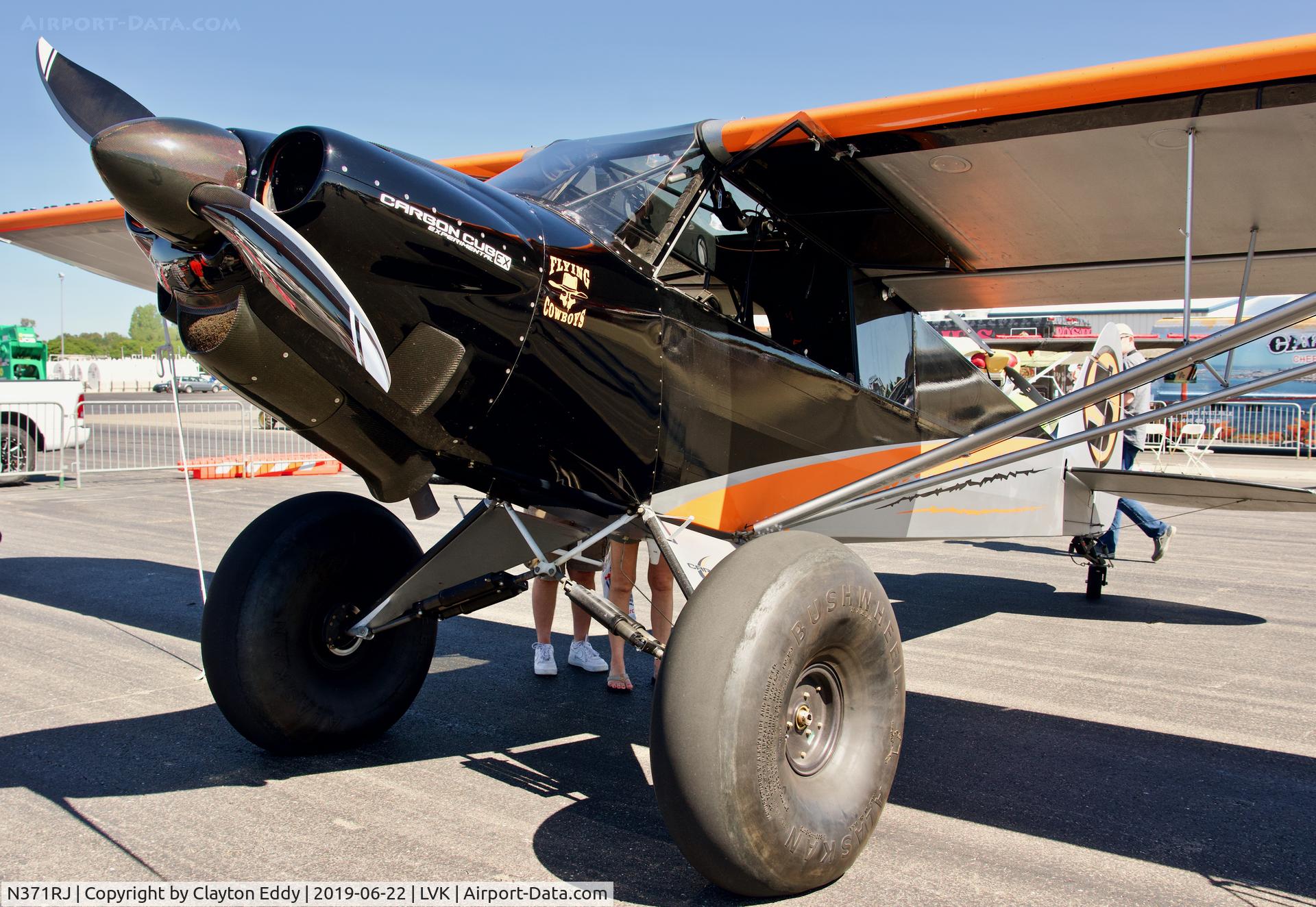 N371RJ, 2014 Cub Crafters CCK-1865 Carbon Cub C/N CCK-1865-0071, Livermore Airport California 2019.