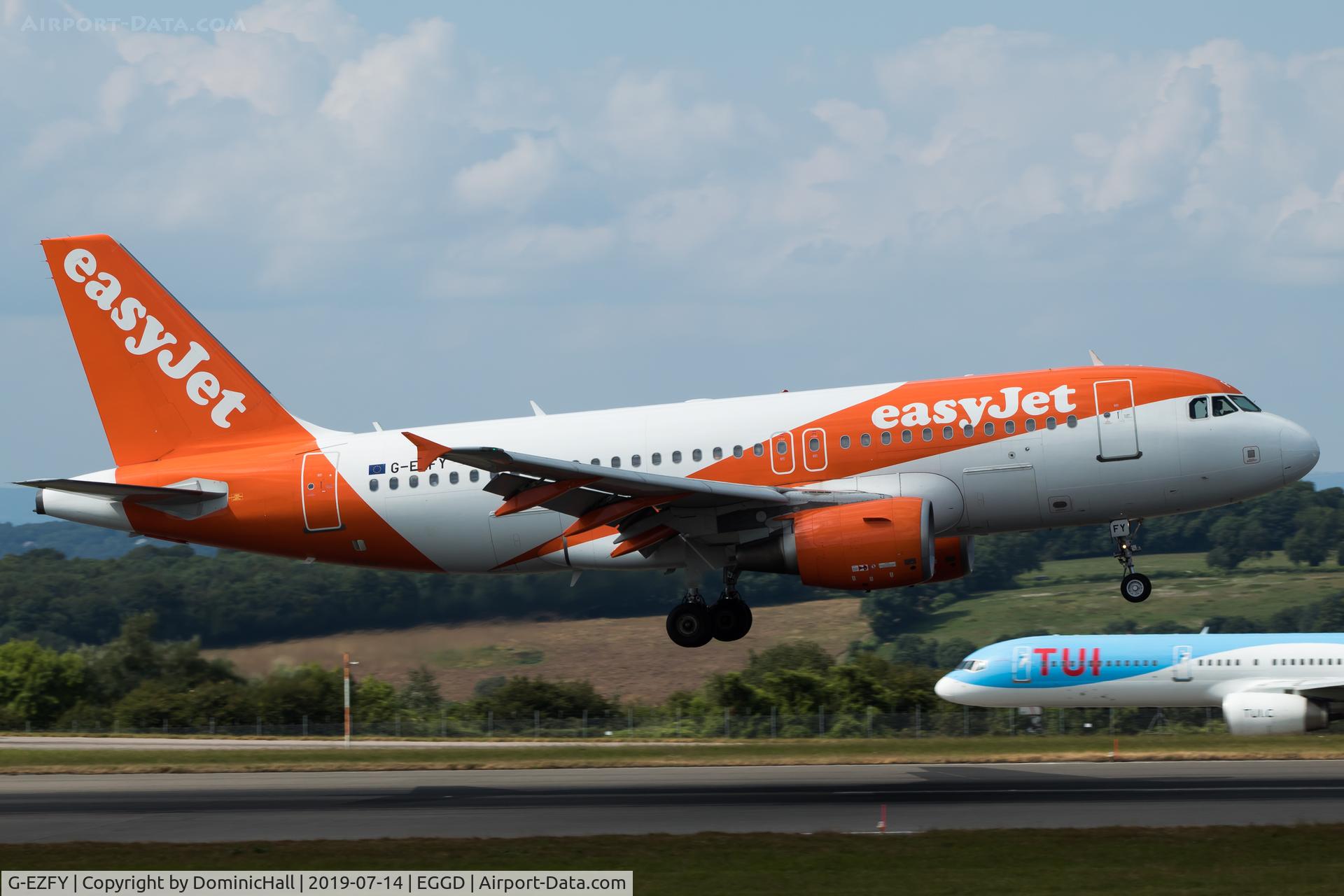 G-EZFY, 2010 Airbus A319-111 C/N 4418, Landing RWY 09