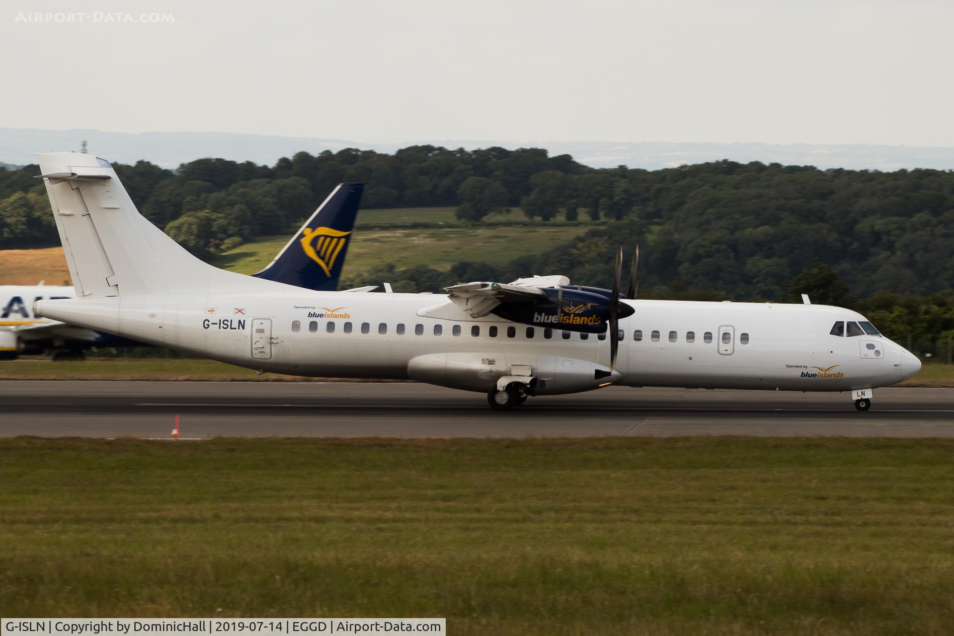 G-ISLN, 2009 ATR 72-212A C/N 884, Departing RWY 09