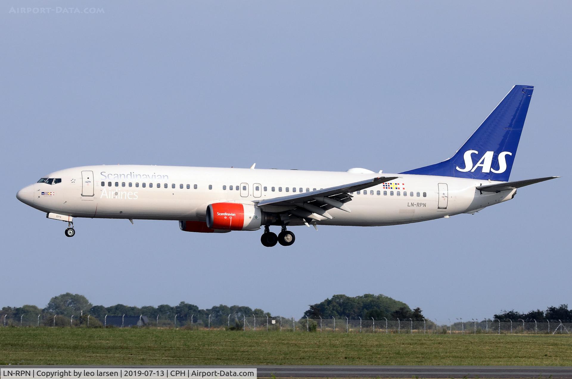 LN-RPN, 2000 Boeing 737-883 C/N 30470, Copenhagen 13.7.2019 L/D R-04L as SK 1465retuning from OSLO L/D time 18:38