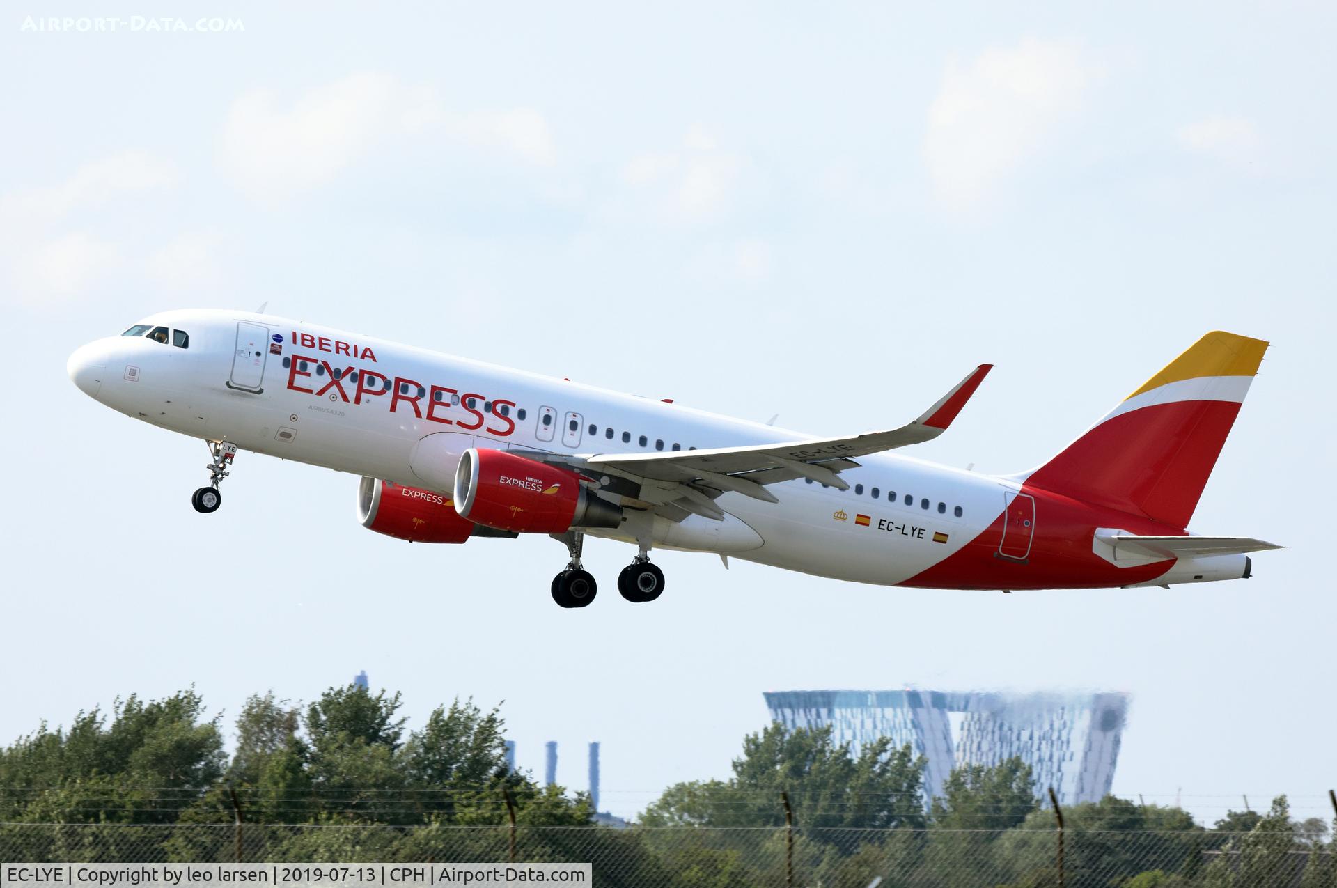 EC-LYE, 2013 Airbus A320-216 C/N 5729, Copenhagen 13.7.2019 T/O R-22R