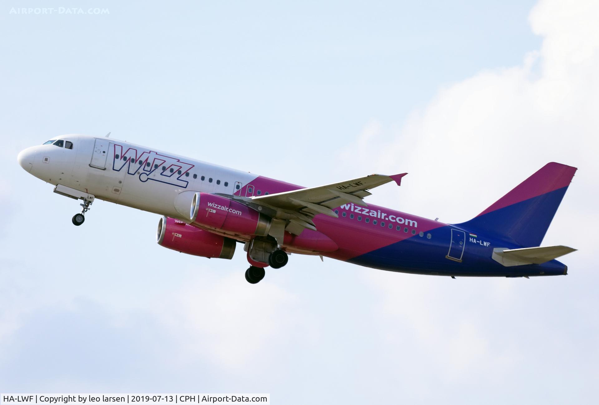 HA-LWF, 2008 Airbus A320-232 C/N 3562, Copenhagen 13.7.2019 T/O R-22R