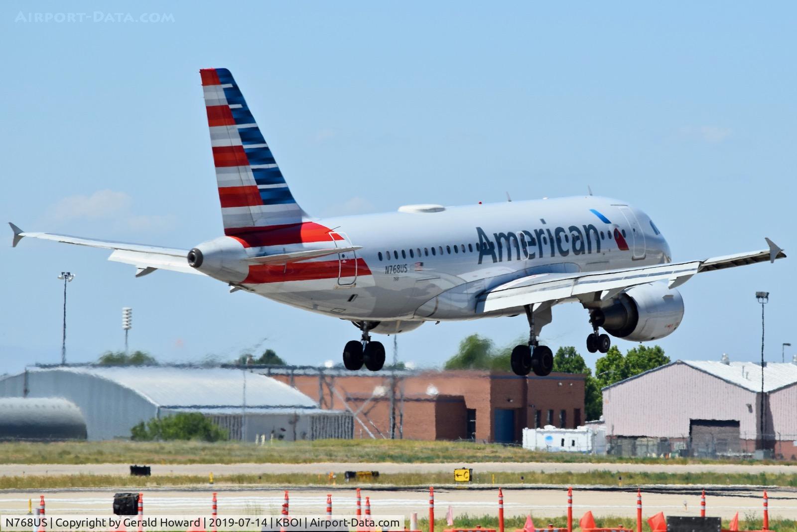 N768US, 2000 Airbus A319-112 C/N 1389, Landing RWY 28L.