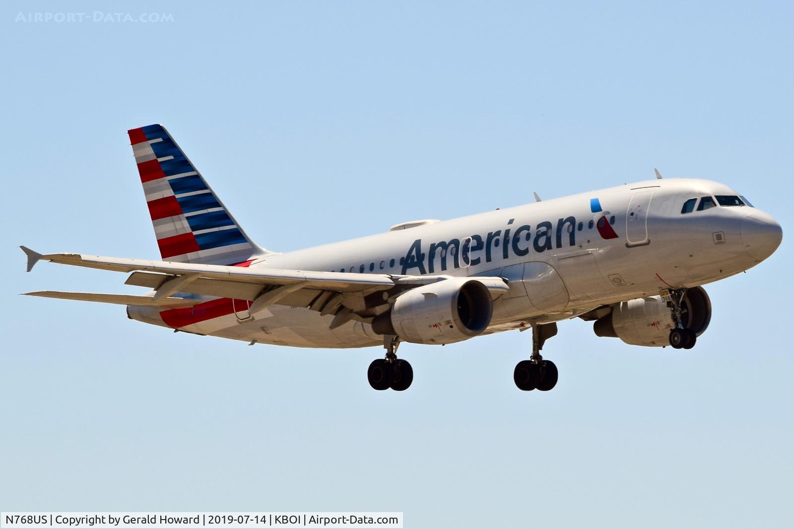 N768US, 2000 Airbus A319-112 C/N 1389, Landing RWY 28L.