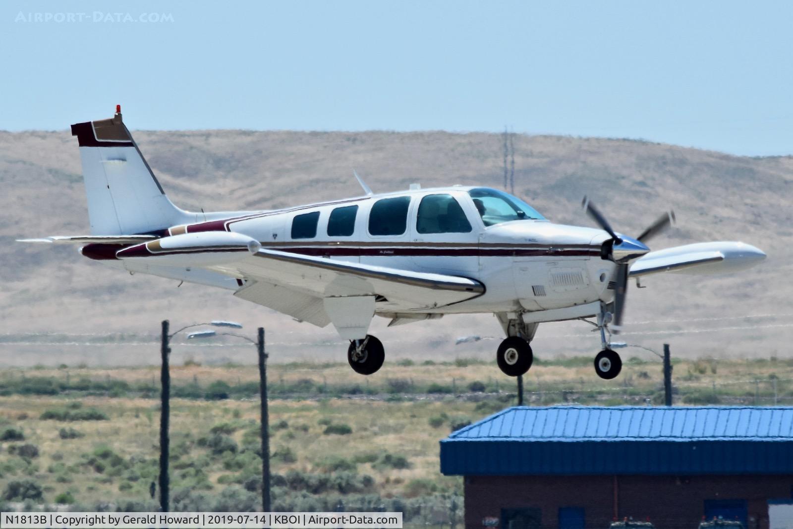 N1813B, 1981 Beech A36 Bonanza 36 C/N E-1879, Landing RWY 28L.