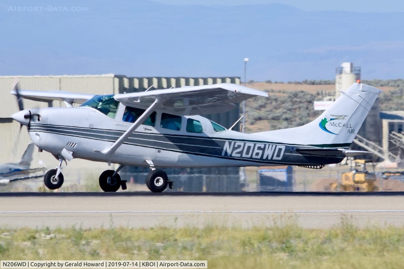 N206WD, 1984 Cessna U206 Stationair C/N U20606832, Landing RWY 10R.
