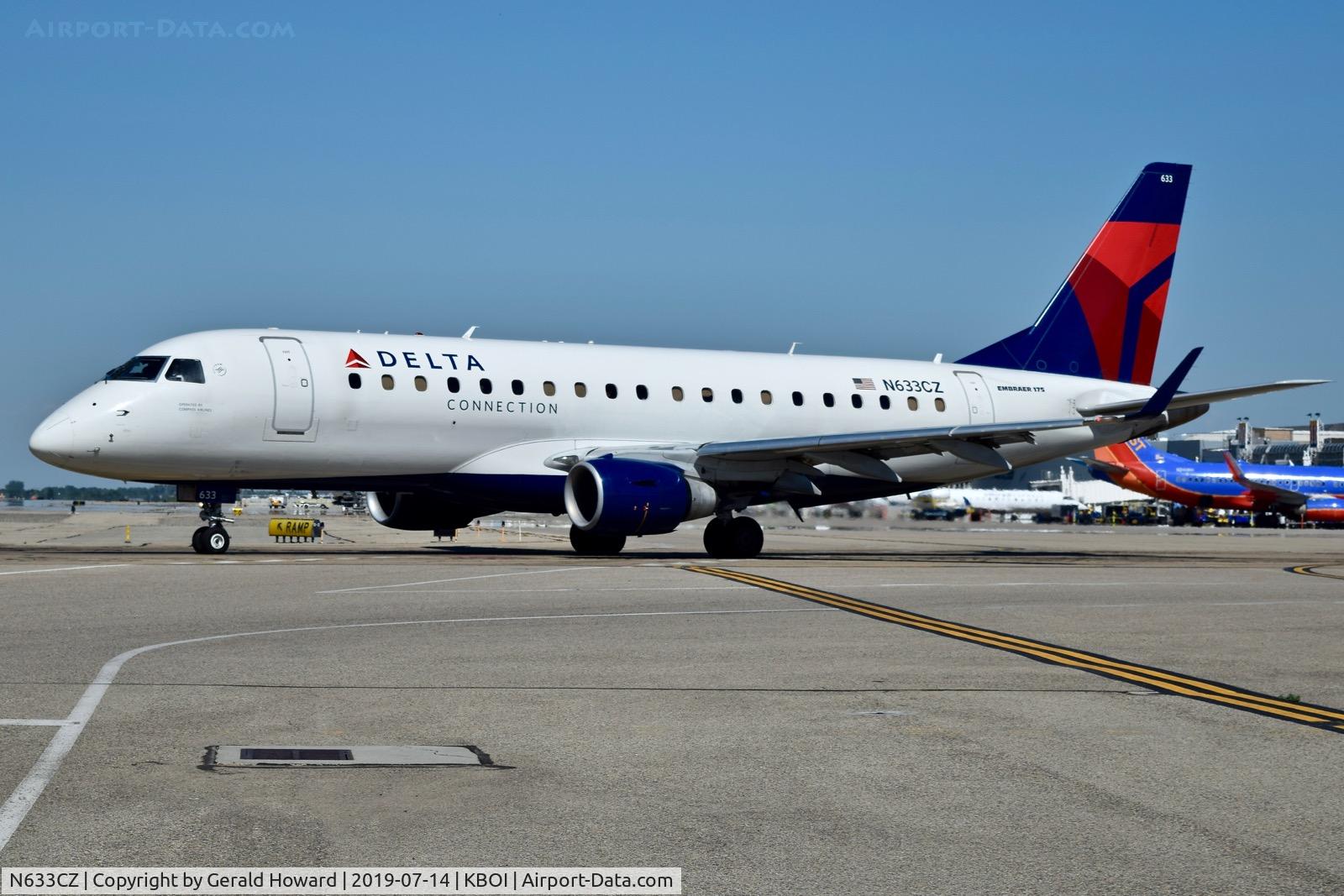 N633CZ, 2008 Embraer 175LR (ERJ-170-200LR) C/N 17000245, Taxiing from the gate.