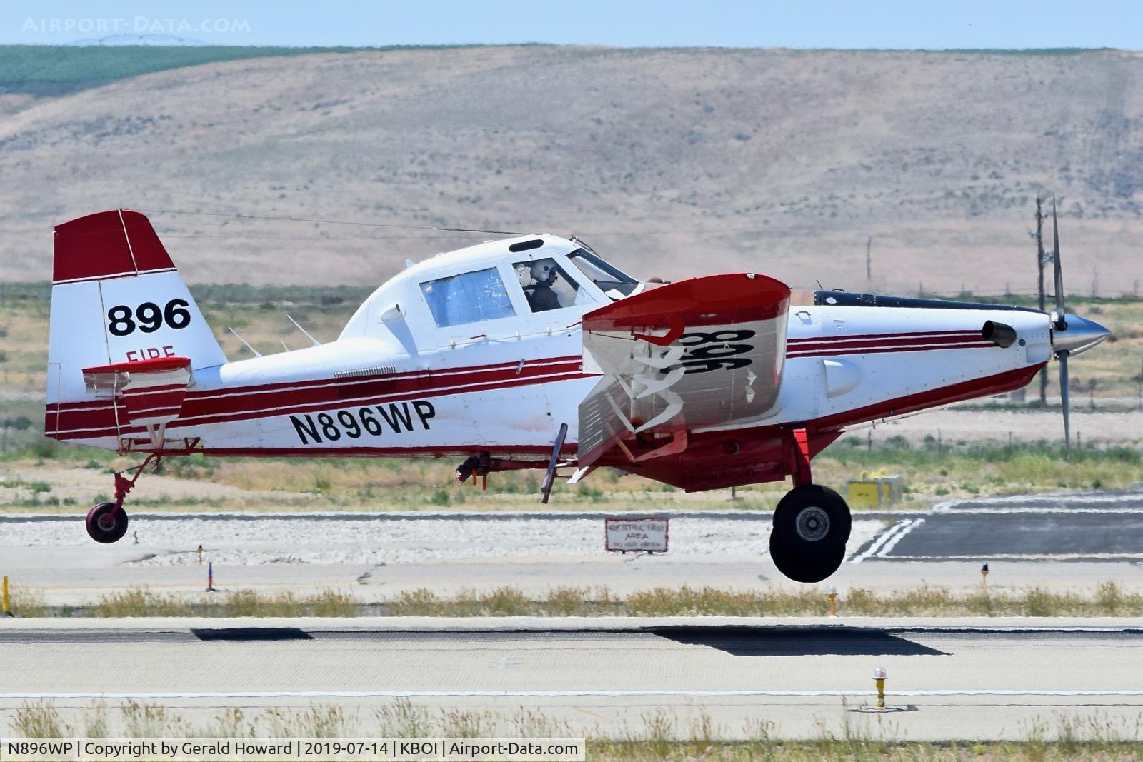 N896WP, 2013 Air Tractor AT-802 C/N 802-0504, Landing RWY 28L.