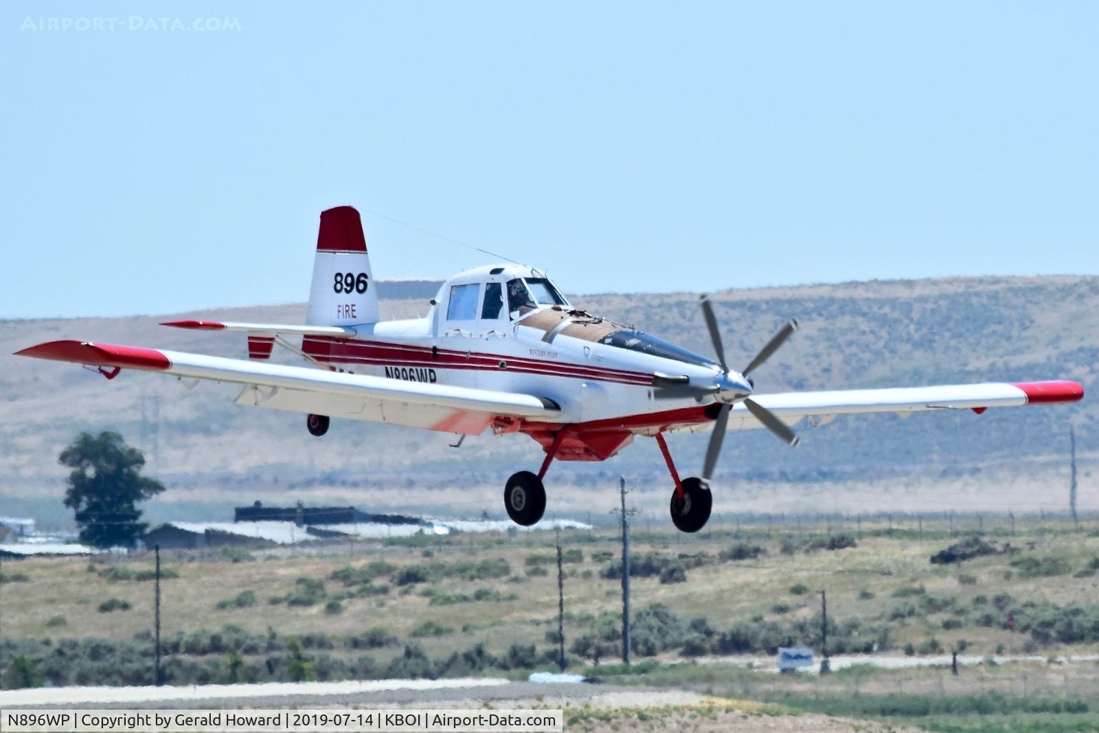 N896WP, 2013 Air Tractor AT-802 C/N 802-0504, Returning from a fire mission located a few miles from the airport.