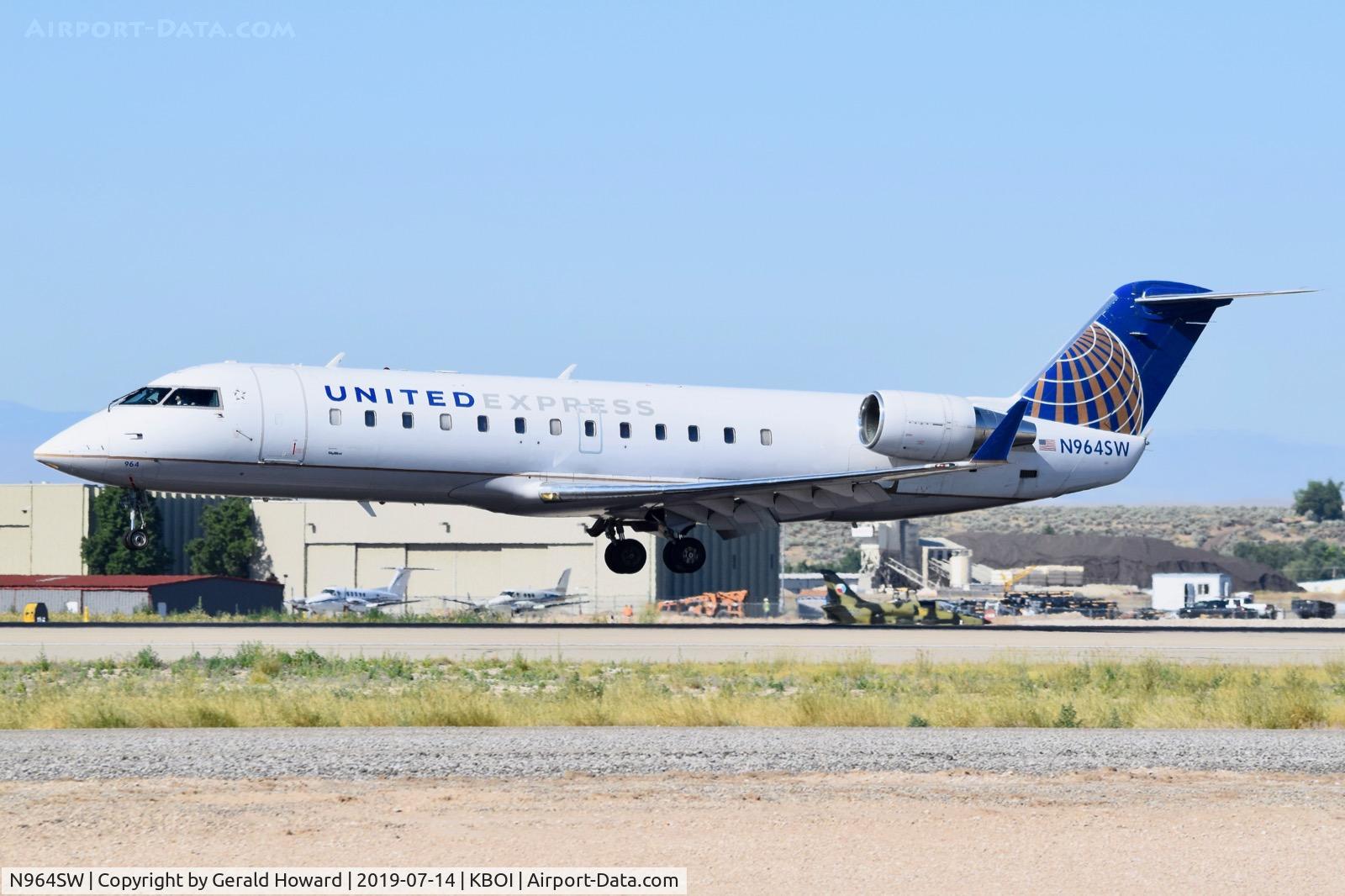 N964SW, 2003 Bombardier CRJ-200ER (CL-600-2B19) C/N 7868, Landing RWY 10R.