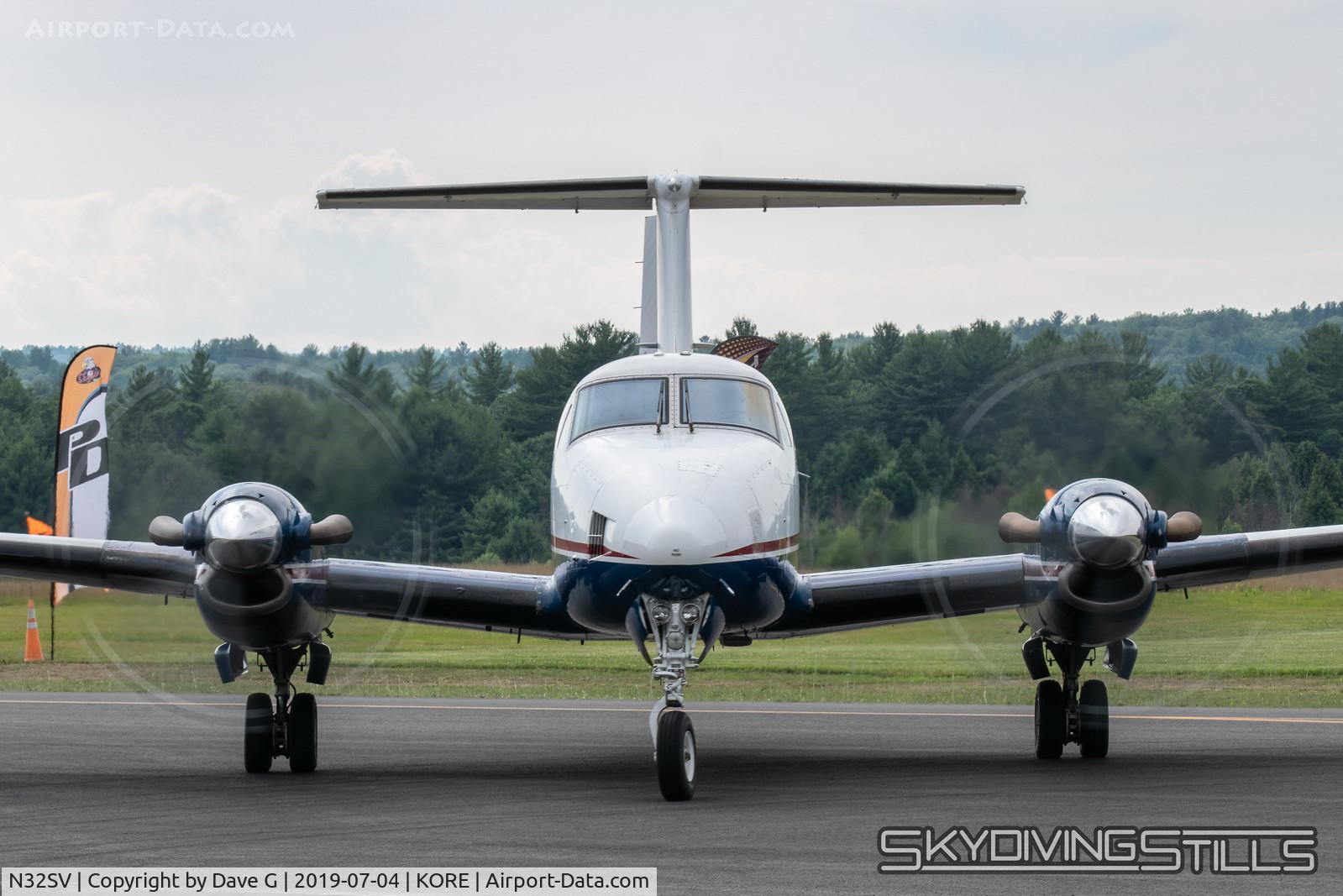 N32SV, 1981 Beech 200 Super King Air C/N BB-865, Taxiing in at Orange, MA