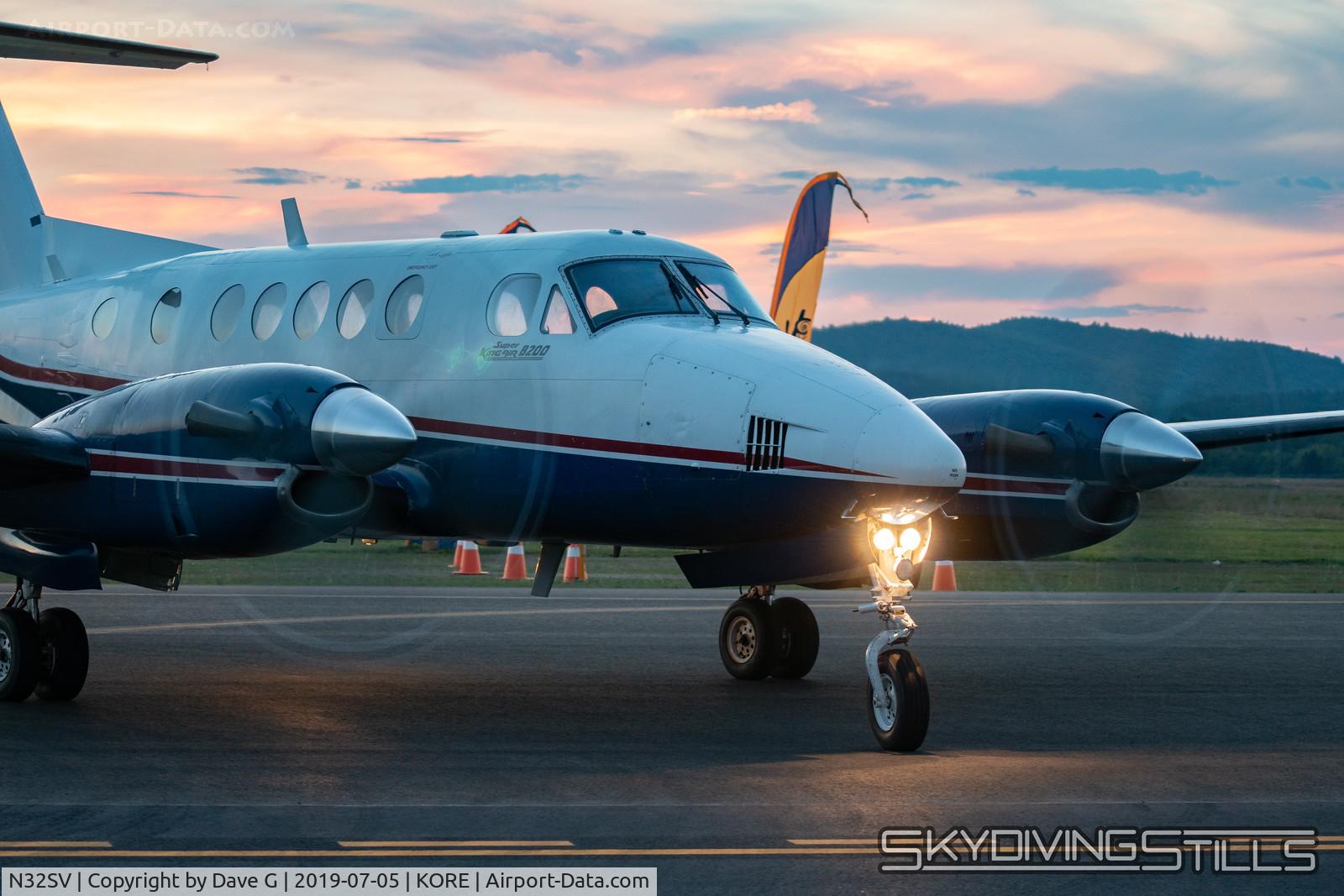 N32SV, 1981 Beech 200 Super King Air C/N BB-865, Sunset at Orange, MA