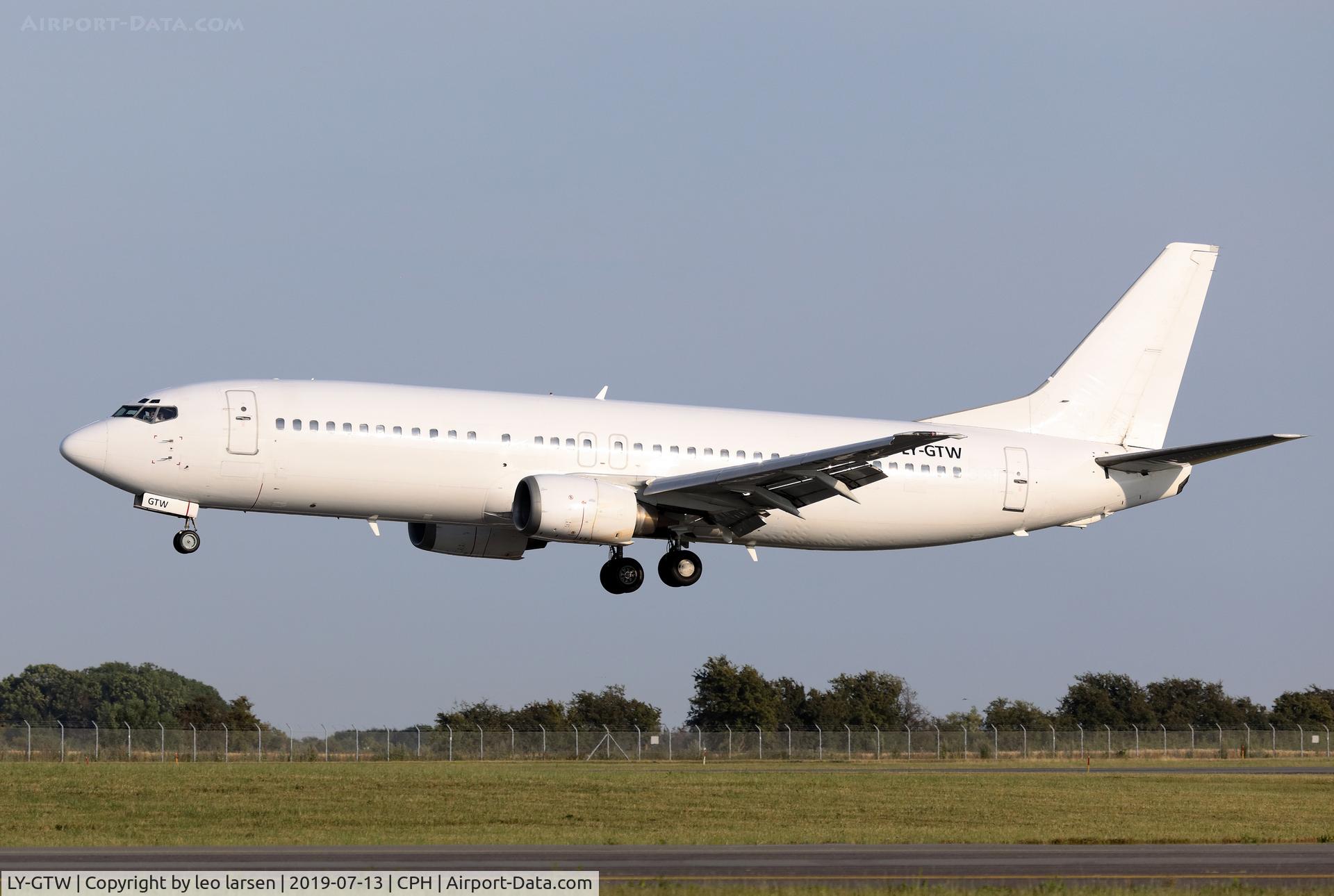 LY-GTW, 1990 Boeing 737-4Q8 C/N 24332, Copenhagen 13.7.2019 L/D R-04L