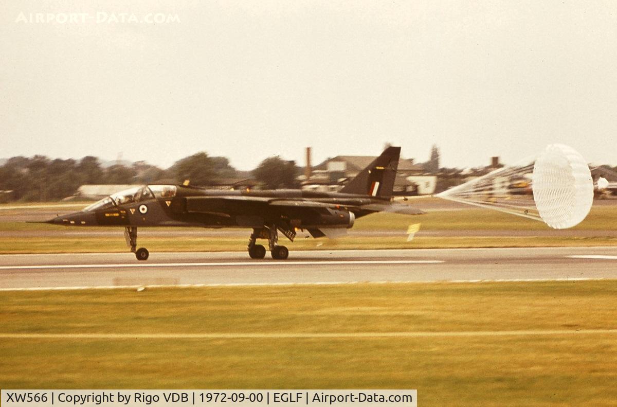 XW566, 1971 Sepecat Jaguar B C/N B.08, Farnborough Airshow 1972.