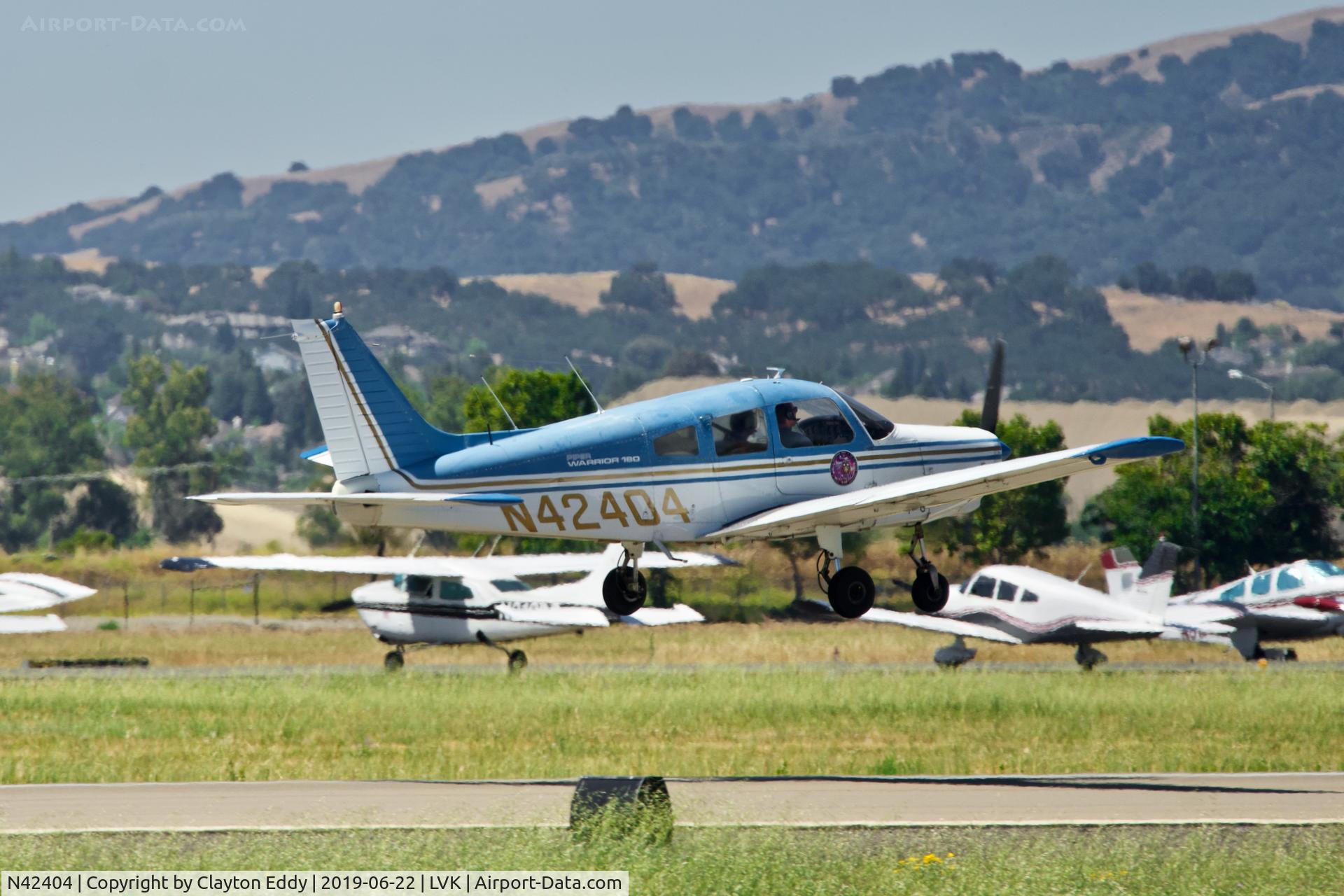 N42404, 1974 Piper PA-28-151 C/N 28-7415391, Livermore Airport California 2019.