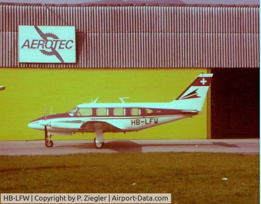 HB-LFW, 1968 Piper PA-31-310 Navajo C/N 31-188, Foto from 1970
