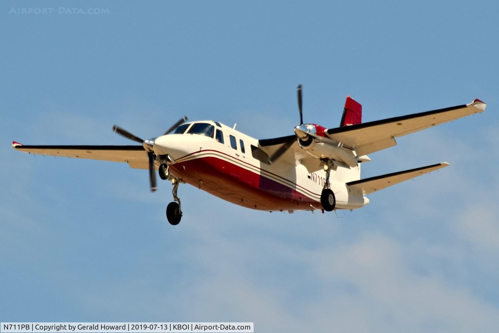 N711PB, 1976 Rockwell International 690B C/N 11356, Landing RWY 28L.