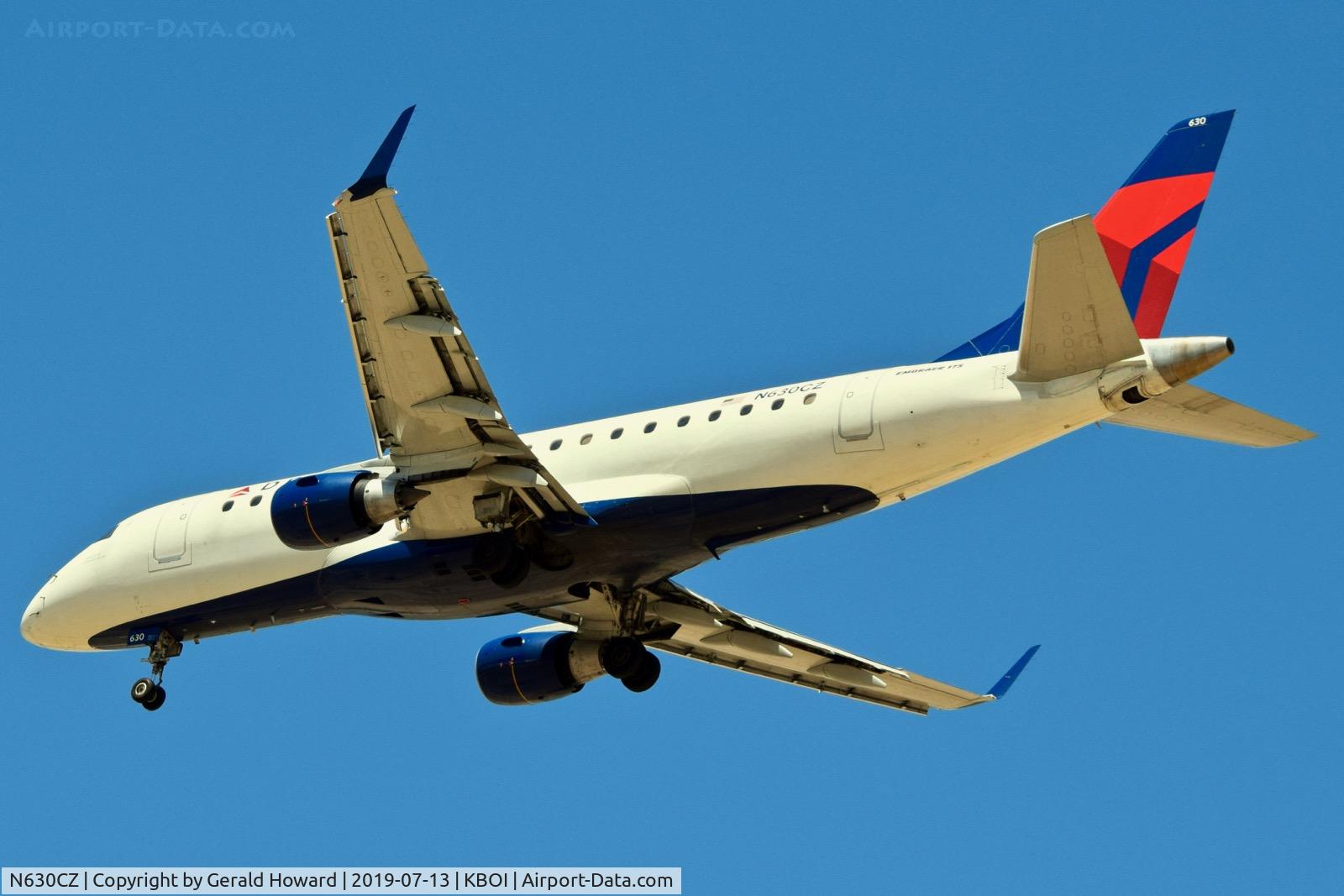 N630CZ, 2008 Embraer 175LR (ERJ-170-200LR) C/N 17000238, Landing RWY 28L.