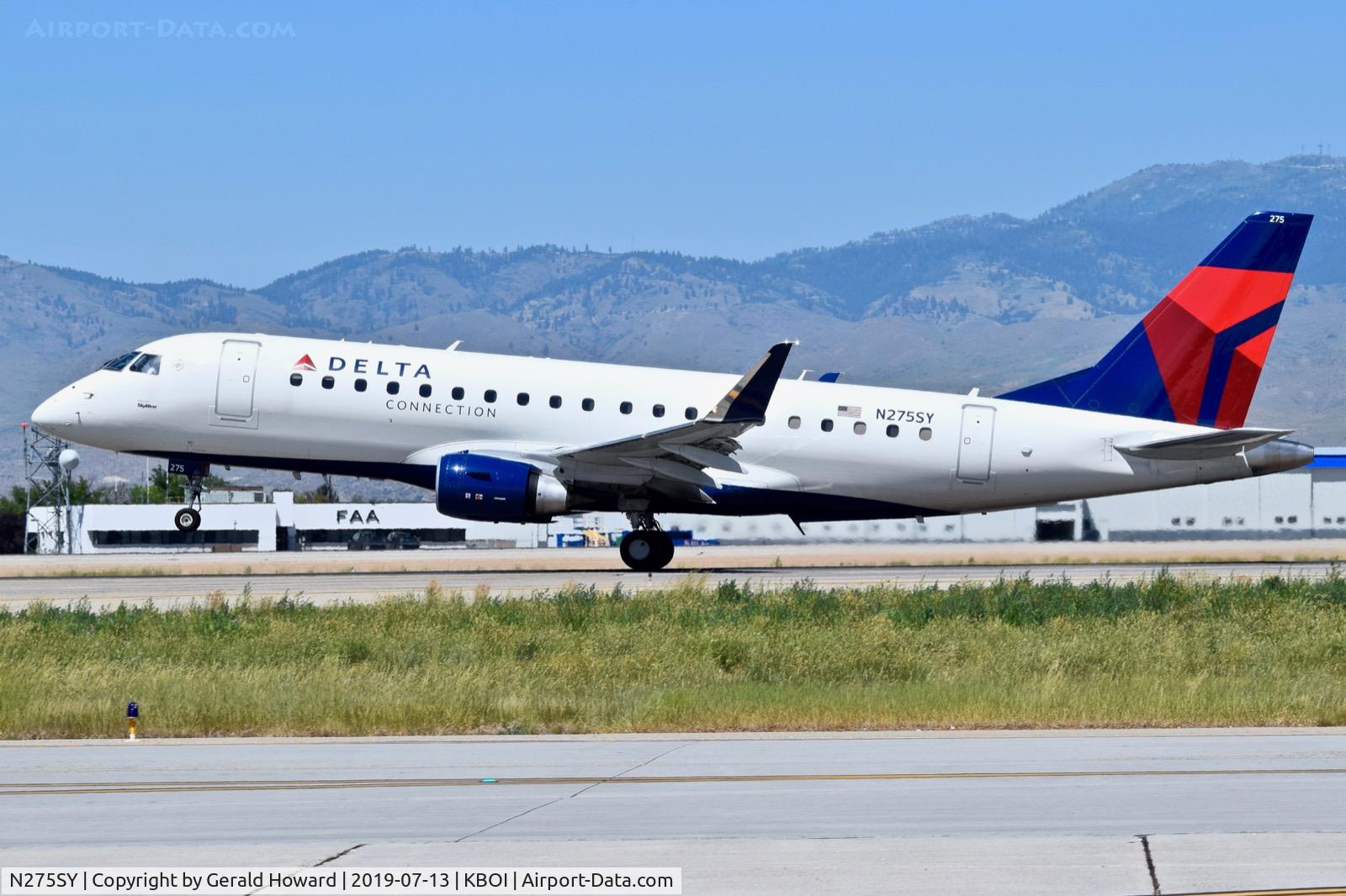 N275SY, 2018 Embraer 175LR (ERJ-170-200LR) C/N 17000737, Take off from RWY 28L.