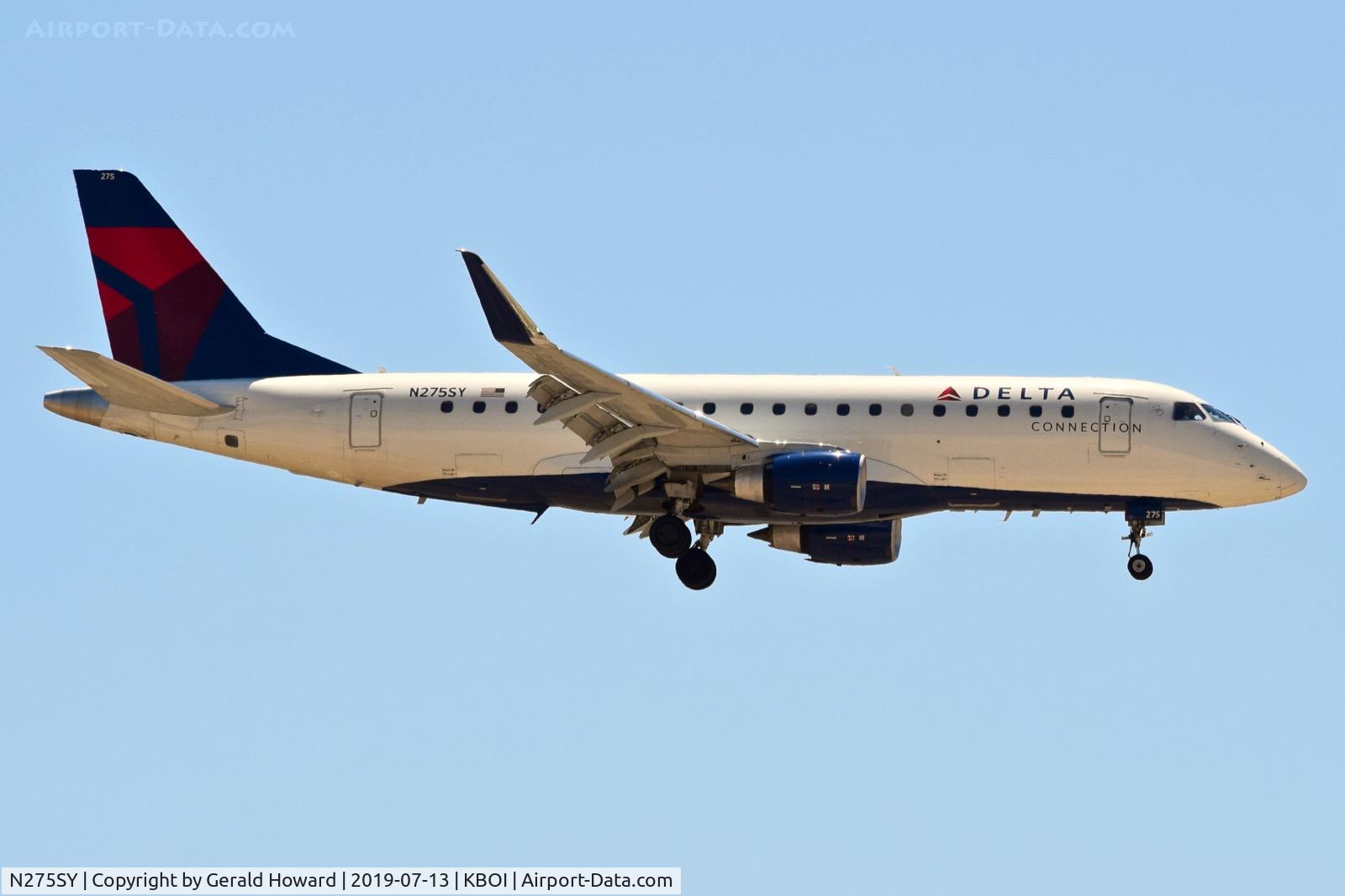 N275SY, 2018 Embraer 175LR (ERJ-170-200LR) C/N 17000737, Landing RWY 28L.