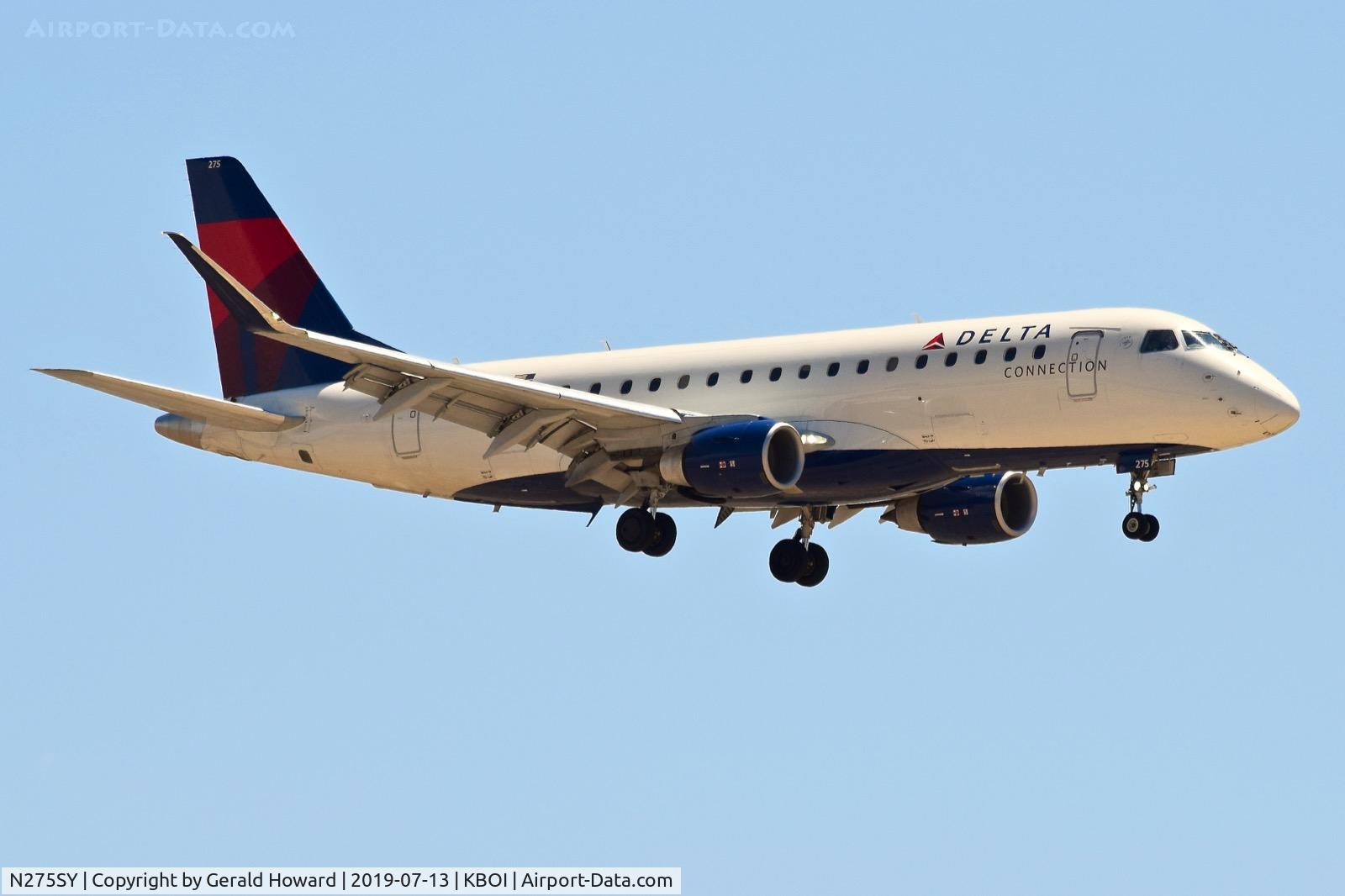 N275SY, 2018 Embraer 175LR (ERJ-170-200LR) C/N 17000737, Landing RWY 28L.