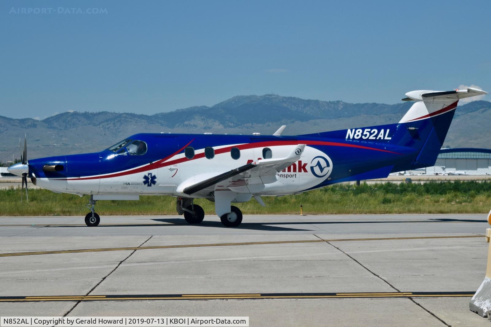 N852AL, 1998 Pilatus PC-12/45 C/N 213, Taxiing on Alpha.