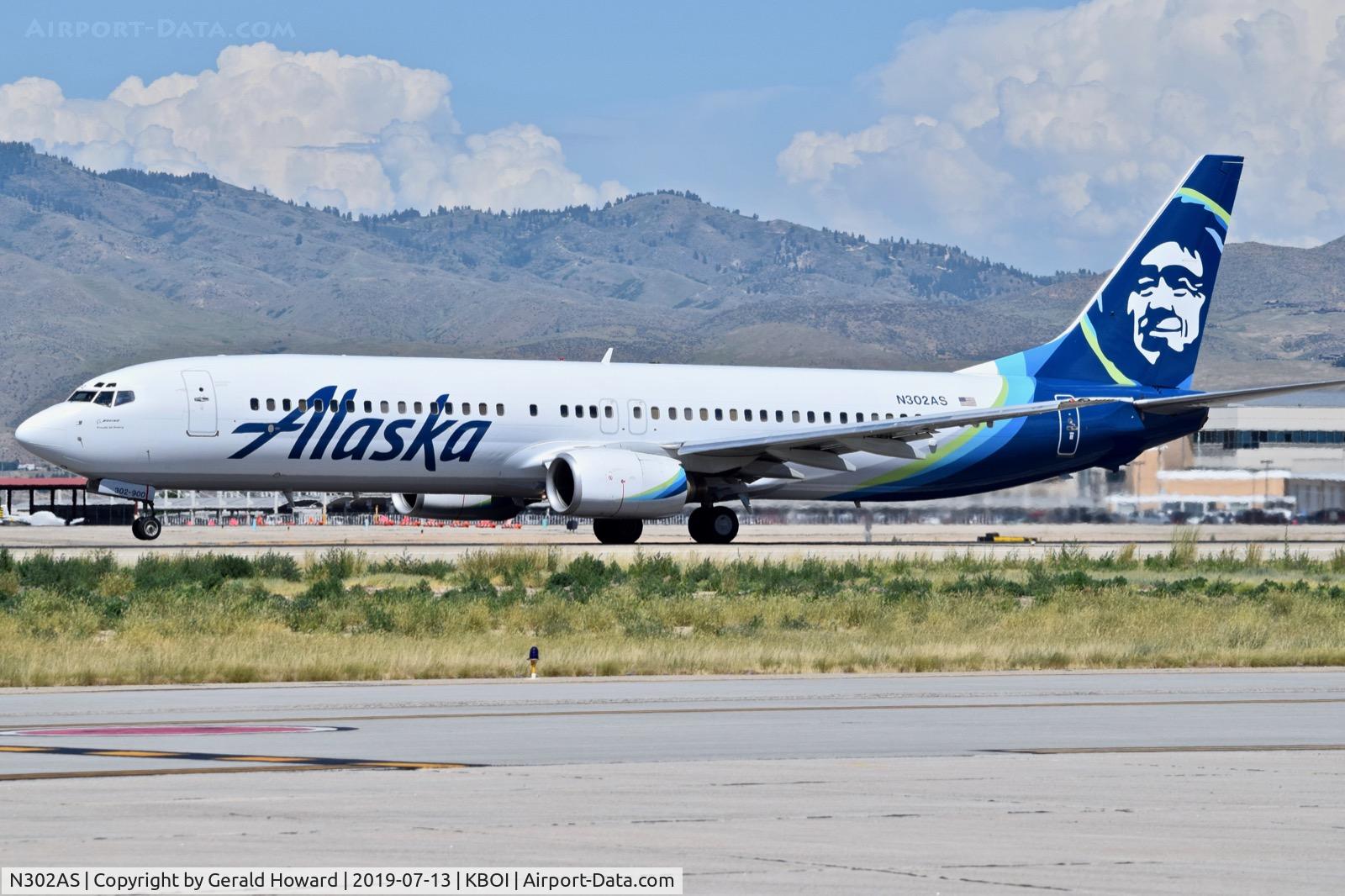 N302AS, 2003 Boeing 737-990 C/N 30017, Take off run on RWY 28L.